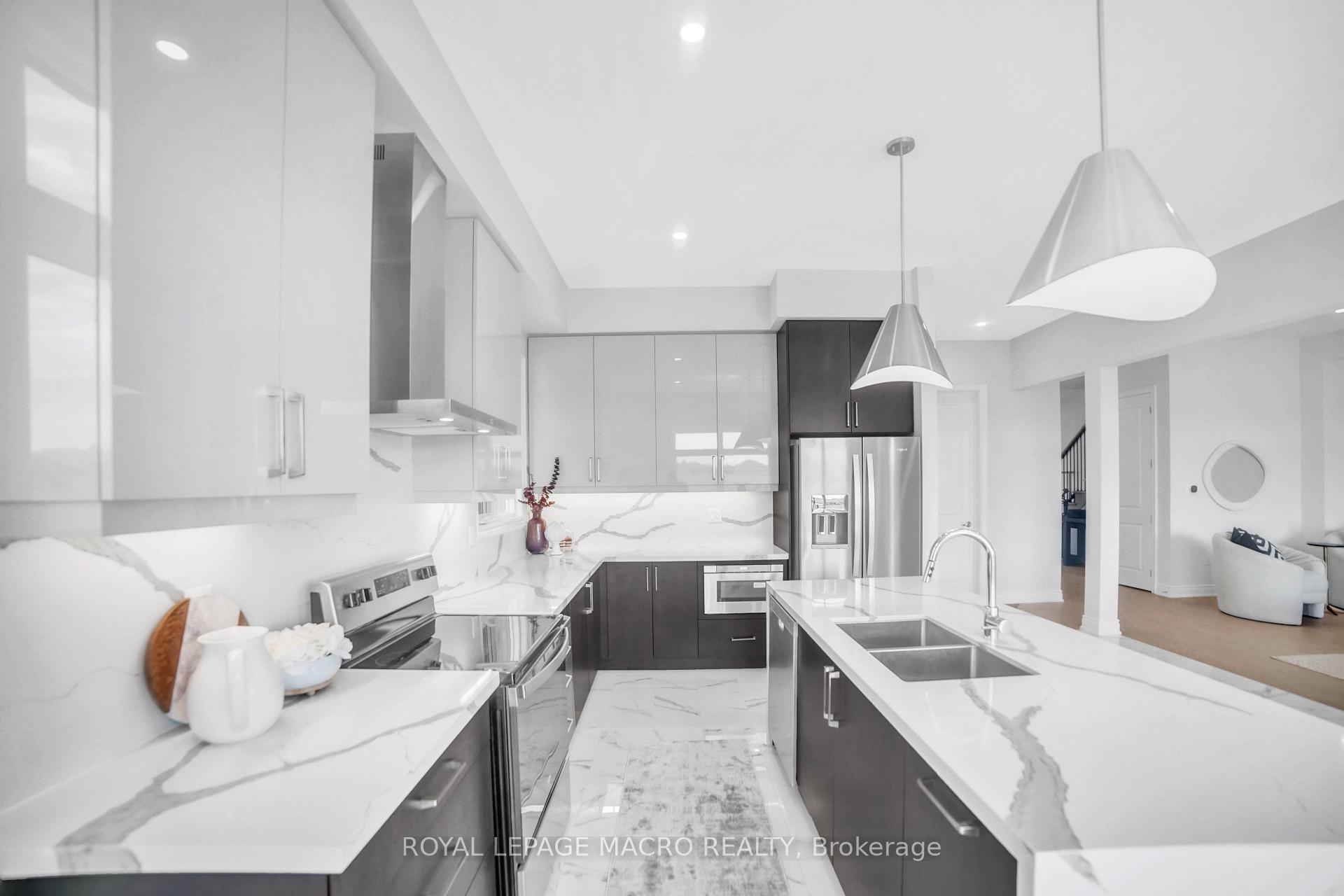 Photo 3 of 1061 West 5th Street, Hamilton, Mewburn — HOMEH