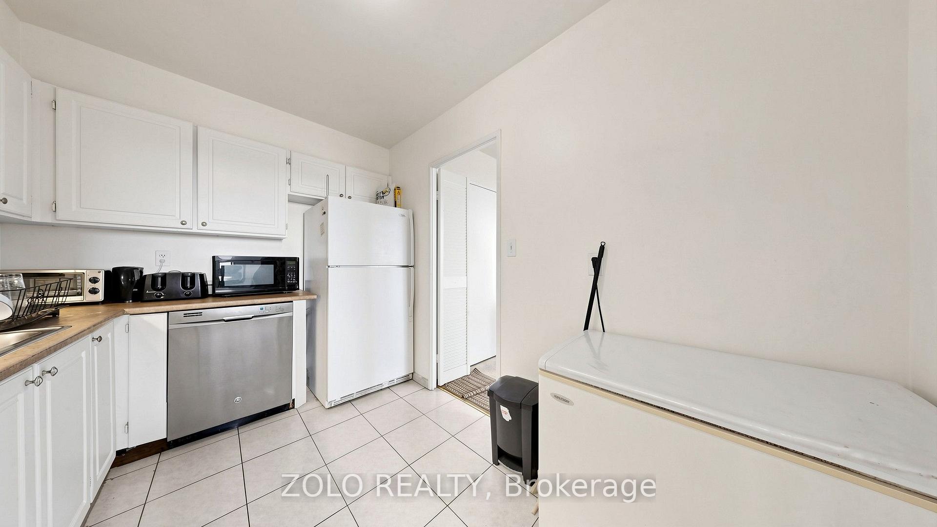 Photo 18 of Unit 915, 20 Edgecliff Golfway, Toronto, Flemingdon Park — HOMEH