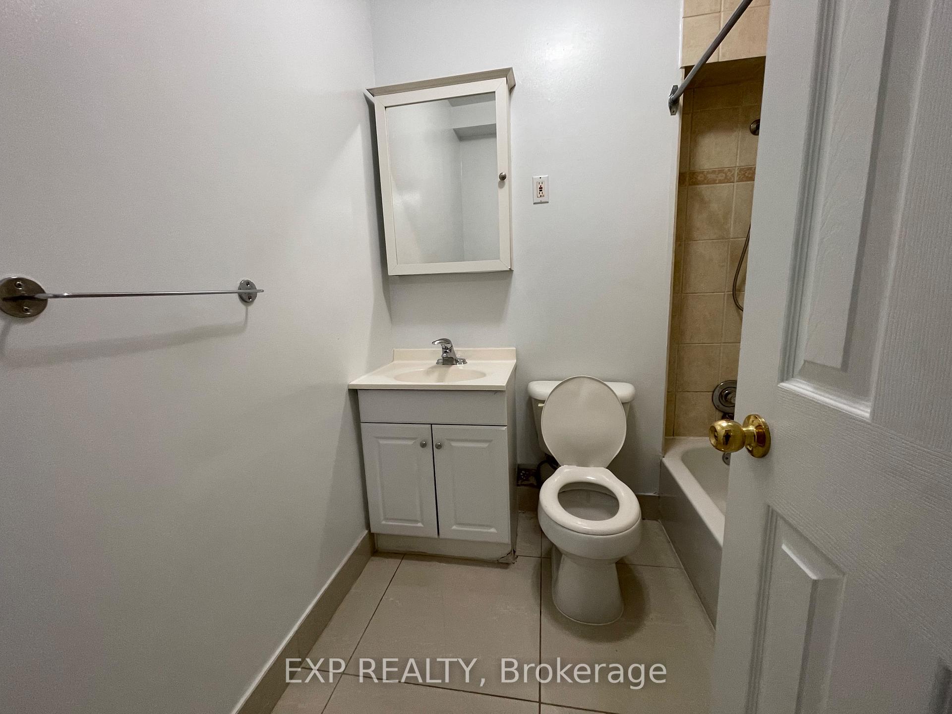 Photo 5 of Unit 202, 258 Lakeshore Road E, Mississauga, Port Credit — HOMEH