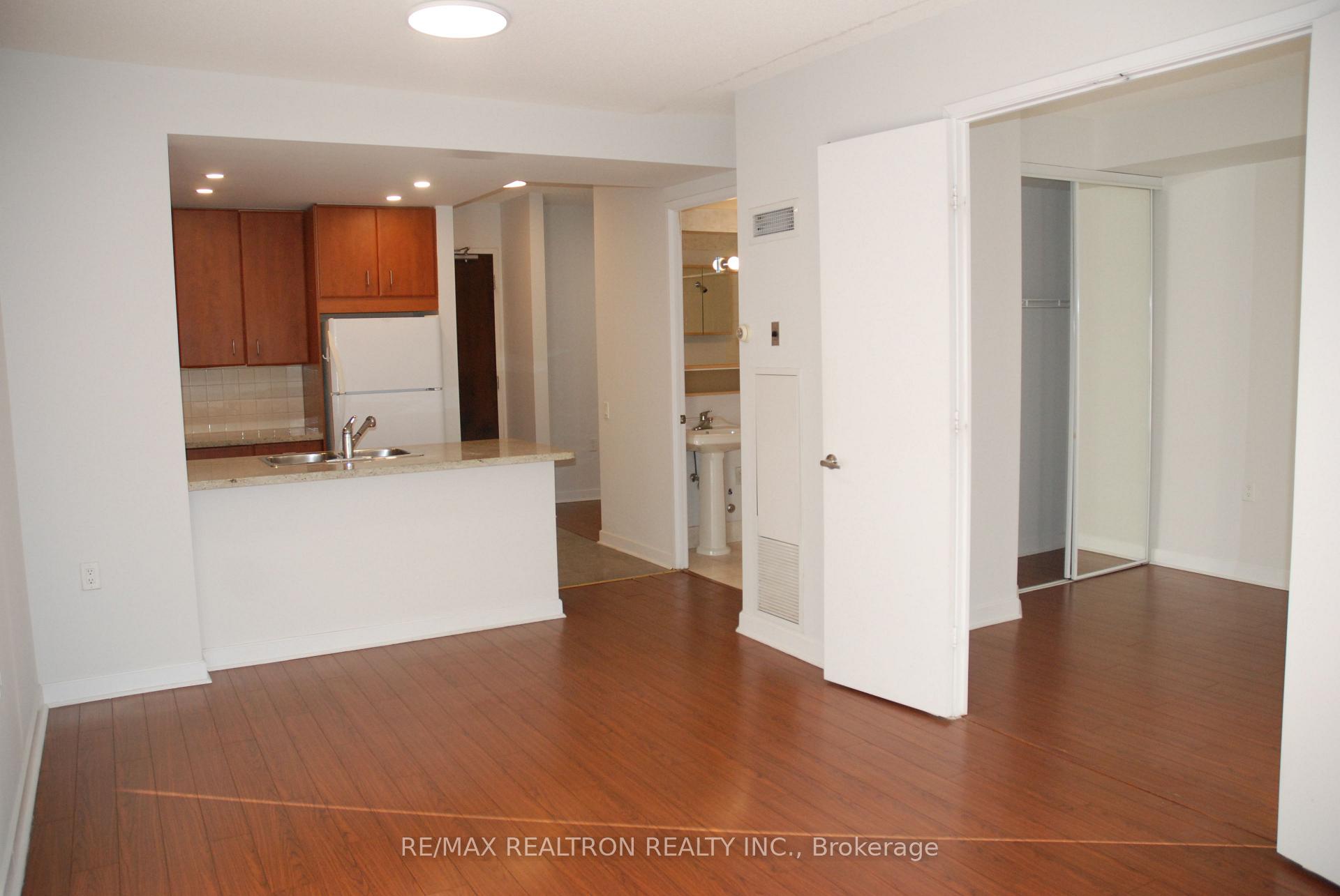 Photo 1 of Unit 913, 85 Bloor Street E, Toronto, Church-Yonge Corridor — HOMEH
