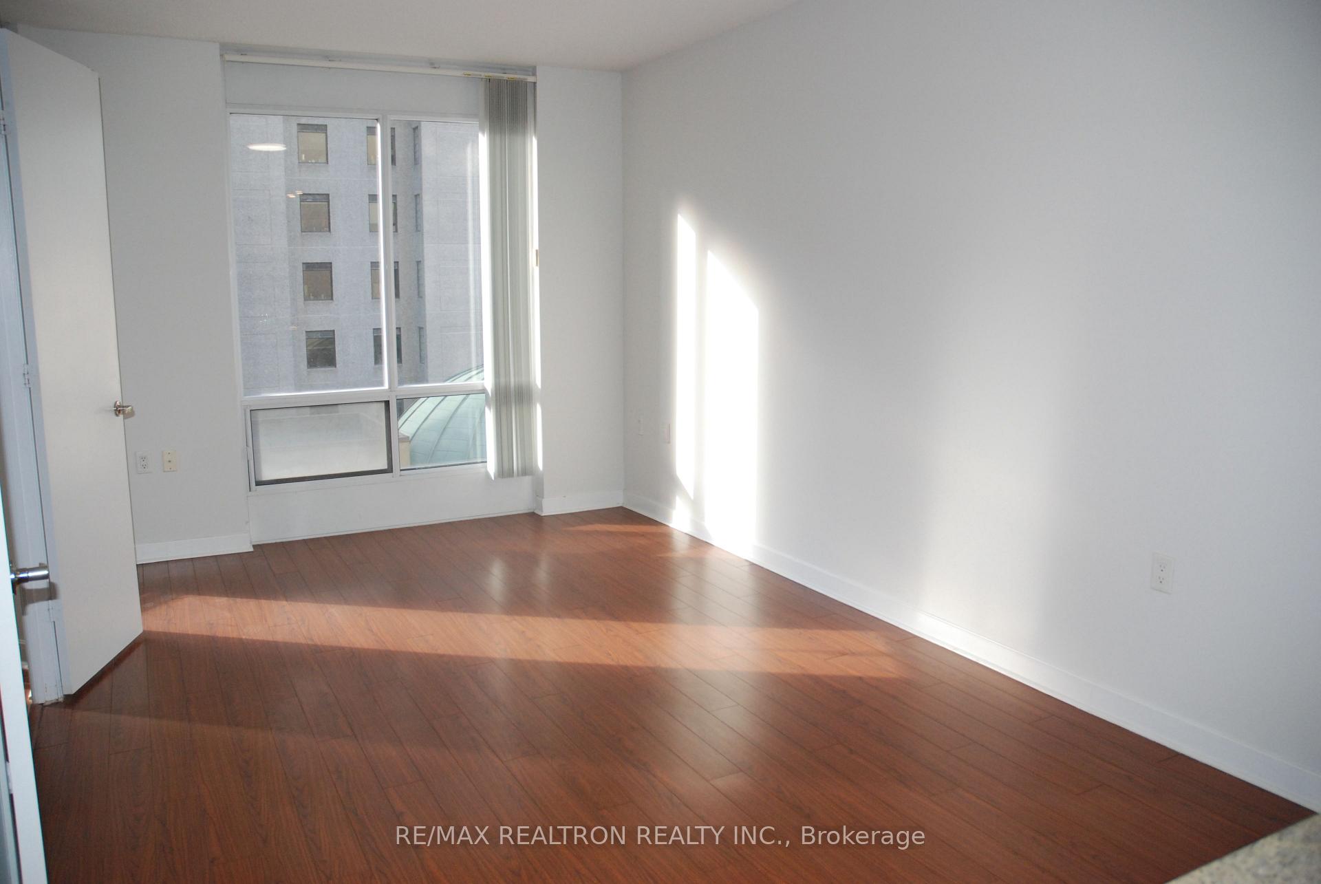 Photo 4 of Unit 913, 85 Bloor Street E, Toronto, Church-Yonge Corridor — HOMEH