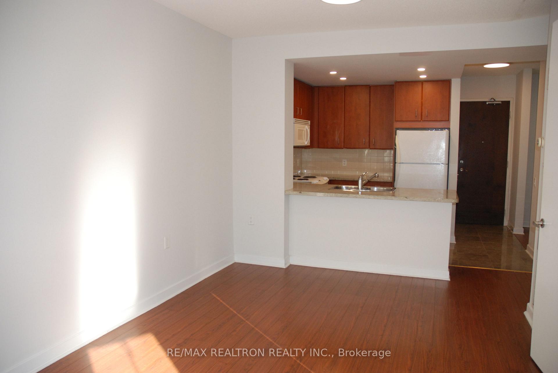 Photo 5 of Unit 913, 85 Bloor Street E, Toronto, Church-Yonge Corridor — HOMEH