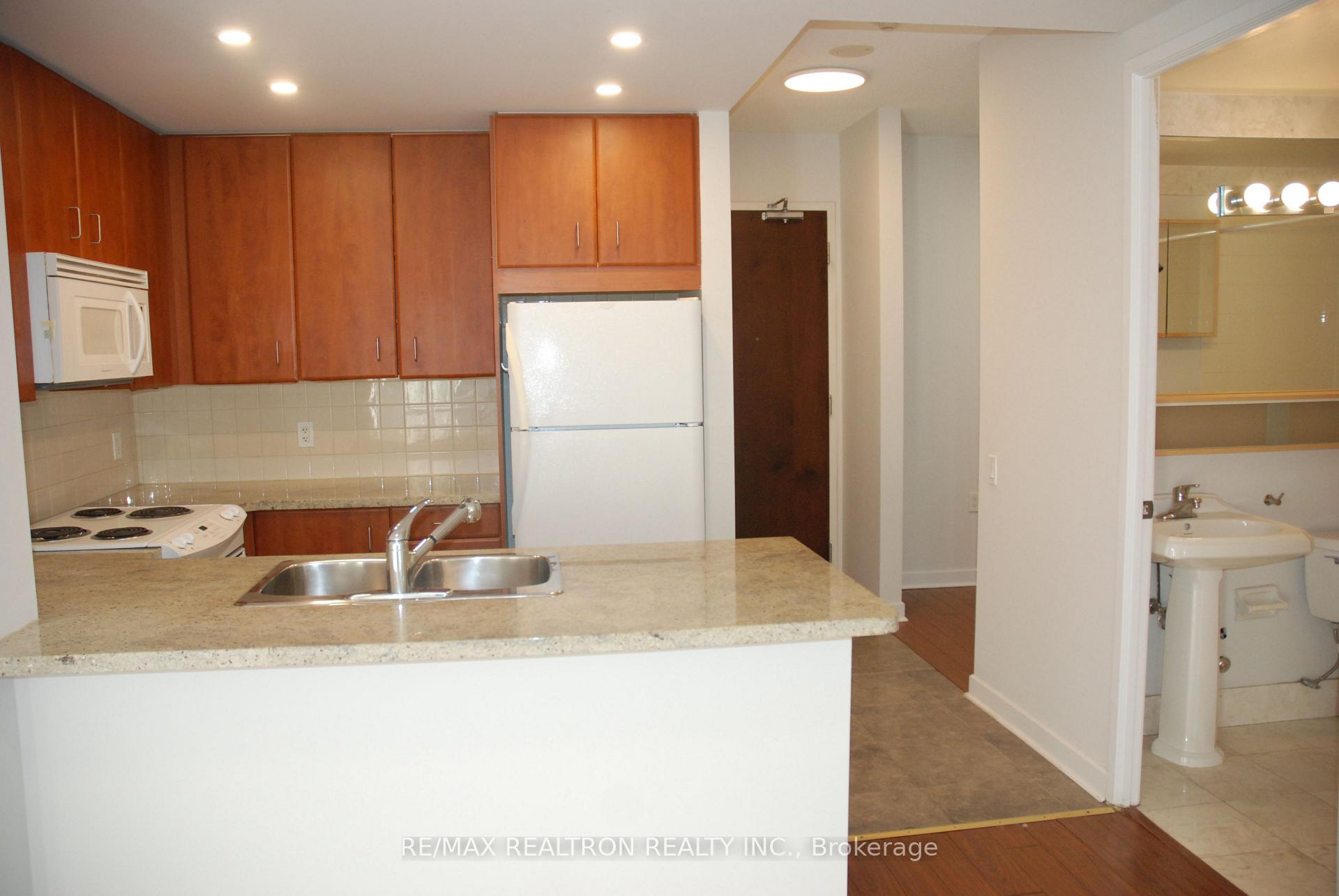 Photo 8 of Unit 913, 85 Bloor Street E, Toronto, Church-Yonge Corridor — HOMEH