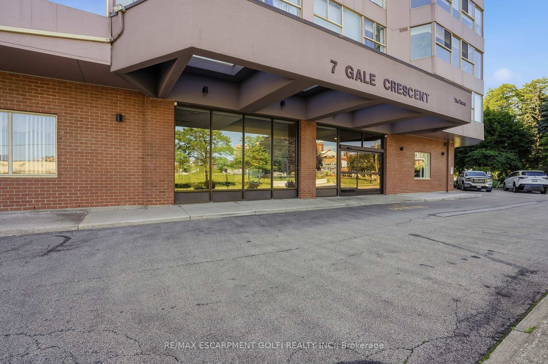 Photo 2 of Unit B3, 7 Gale Crescent, St. Catharines, Downtown — HOMEH