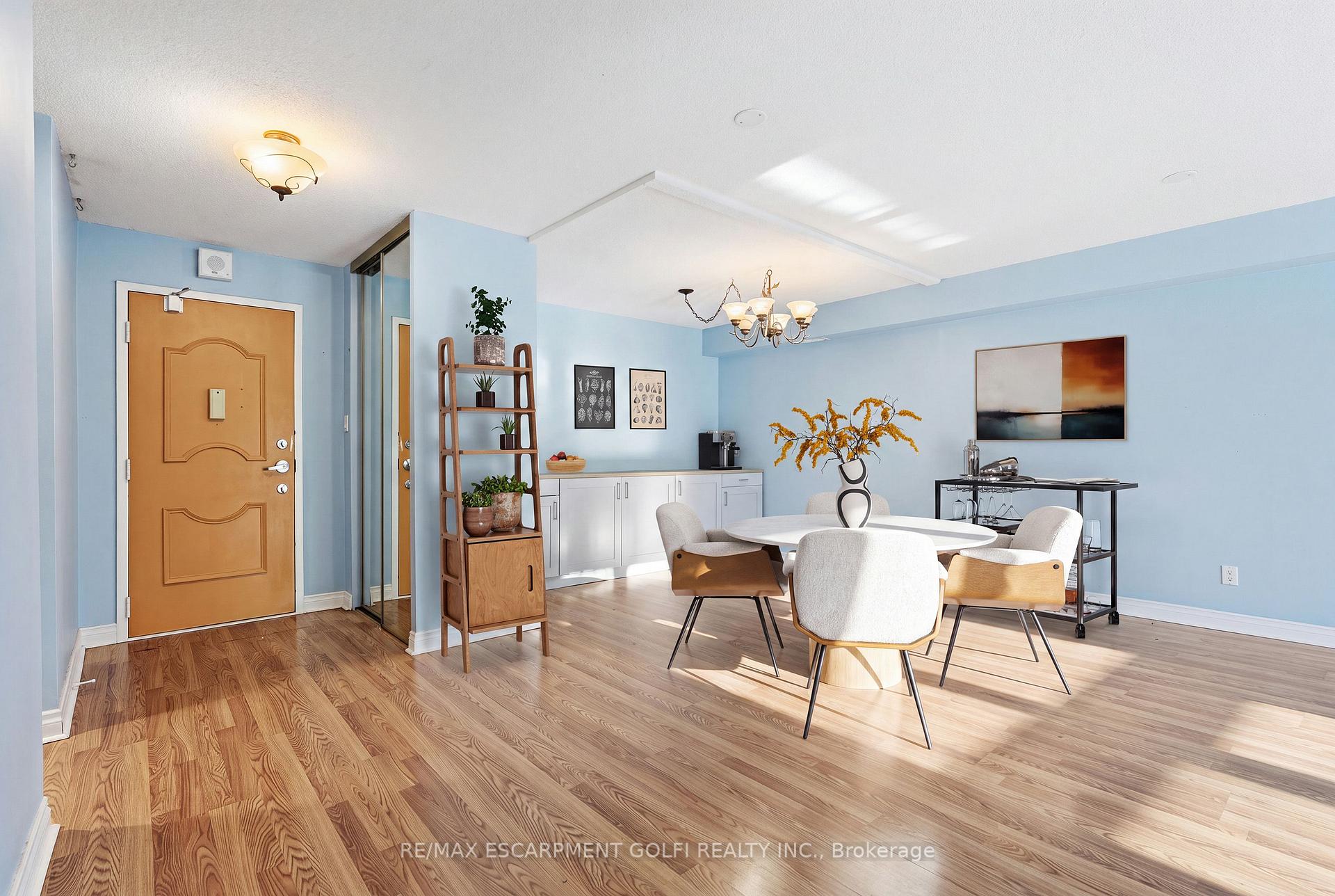 Photo 5 of Unit B3, 7 Gale Crescent, St. Catharines, Downtown — HOMEH
