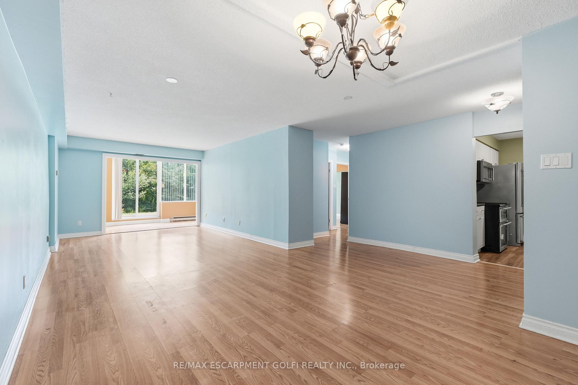 Photo 8 of Unit B3, 7 Gale Crescent, St. Catharines, Downtown — HOMEH