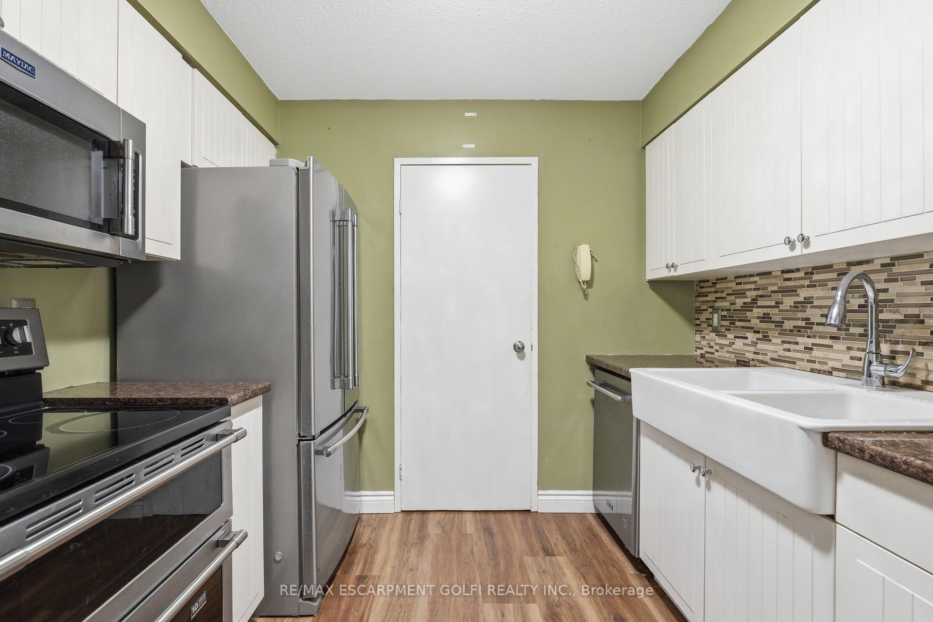 Photo 9 of Unit B3, 7 Gale Crescent, St. Catharines, Downtown — HOMEH
