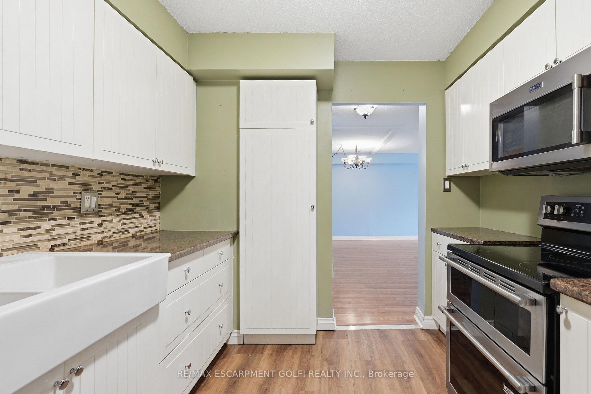 Photo 10 of Unit B3, 7 Gale Crescent, St. Catharines, Downtown — HOMEH
