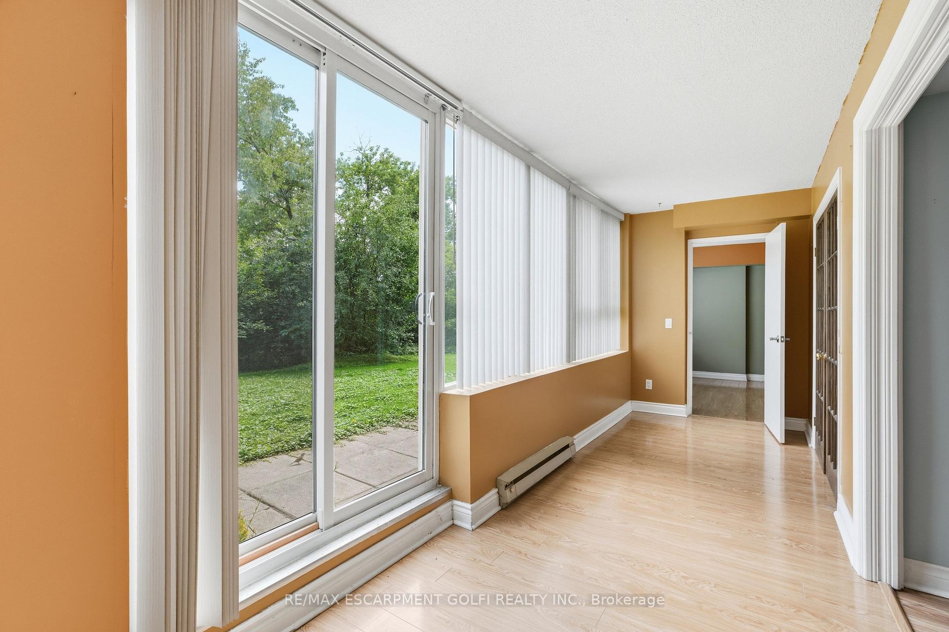Photo 13 of Unit B3, 7 Gale Crescent, St. Catharines, Downtown — HOMEH