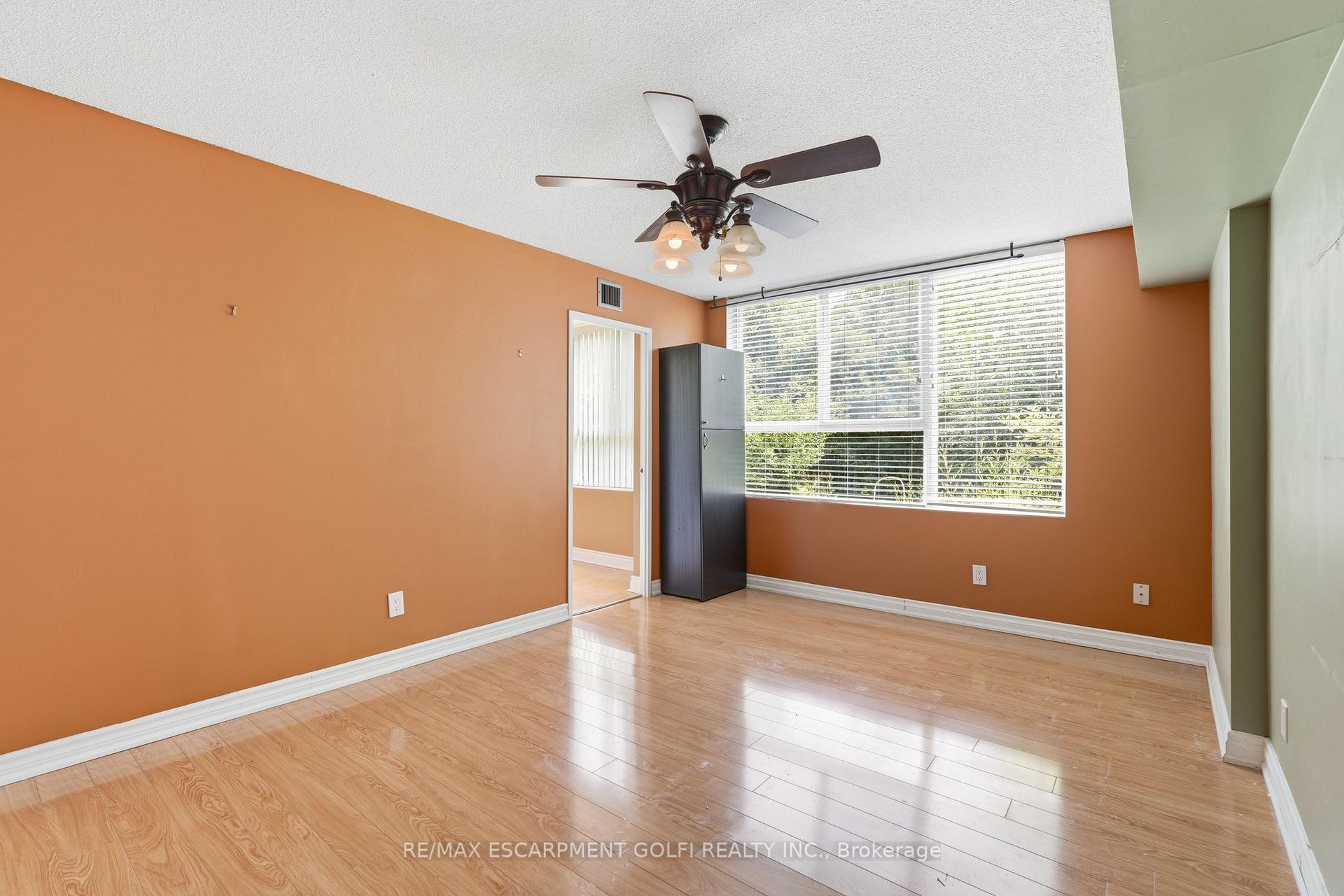 Photo 15 of Unit B3, 7 Gale Crescent, St. Catharines, Downtown — HOMEH