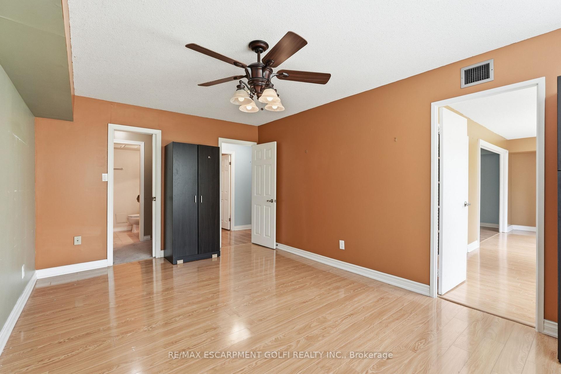 Photo 16 of Unit B3, 7 Gale Crescent, St. Catharines, Downtown — HOMEH