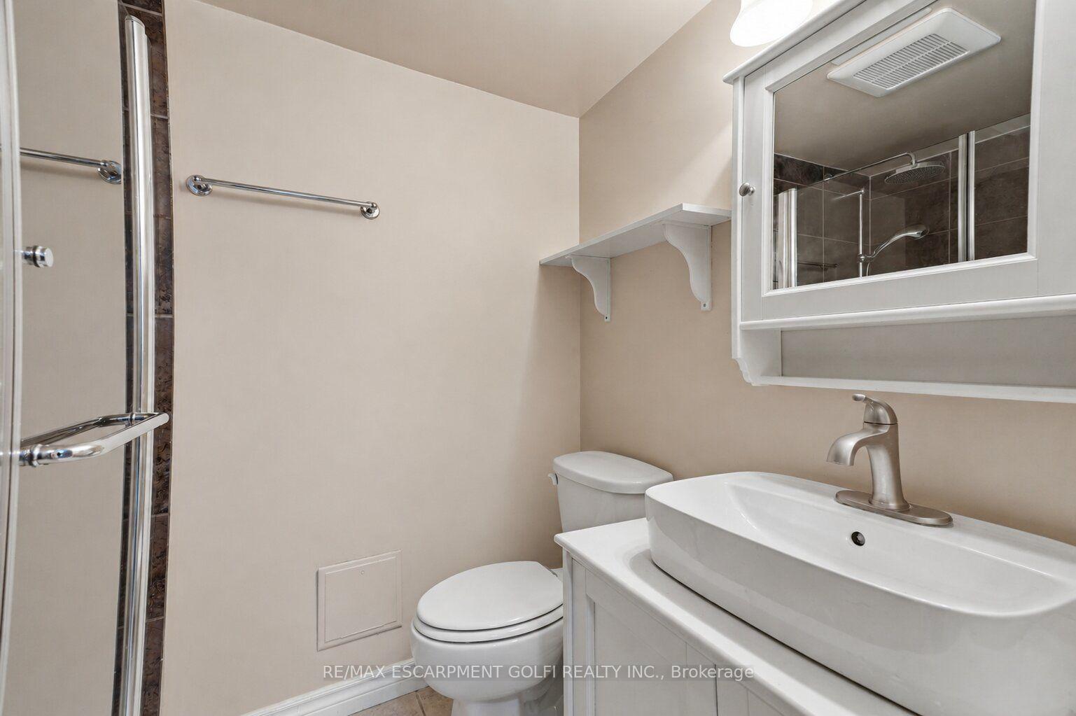 Photo 18 of Unit B3, 7 Gale Crescent, St. Catharines, Downtown — HOMEH