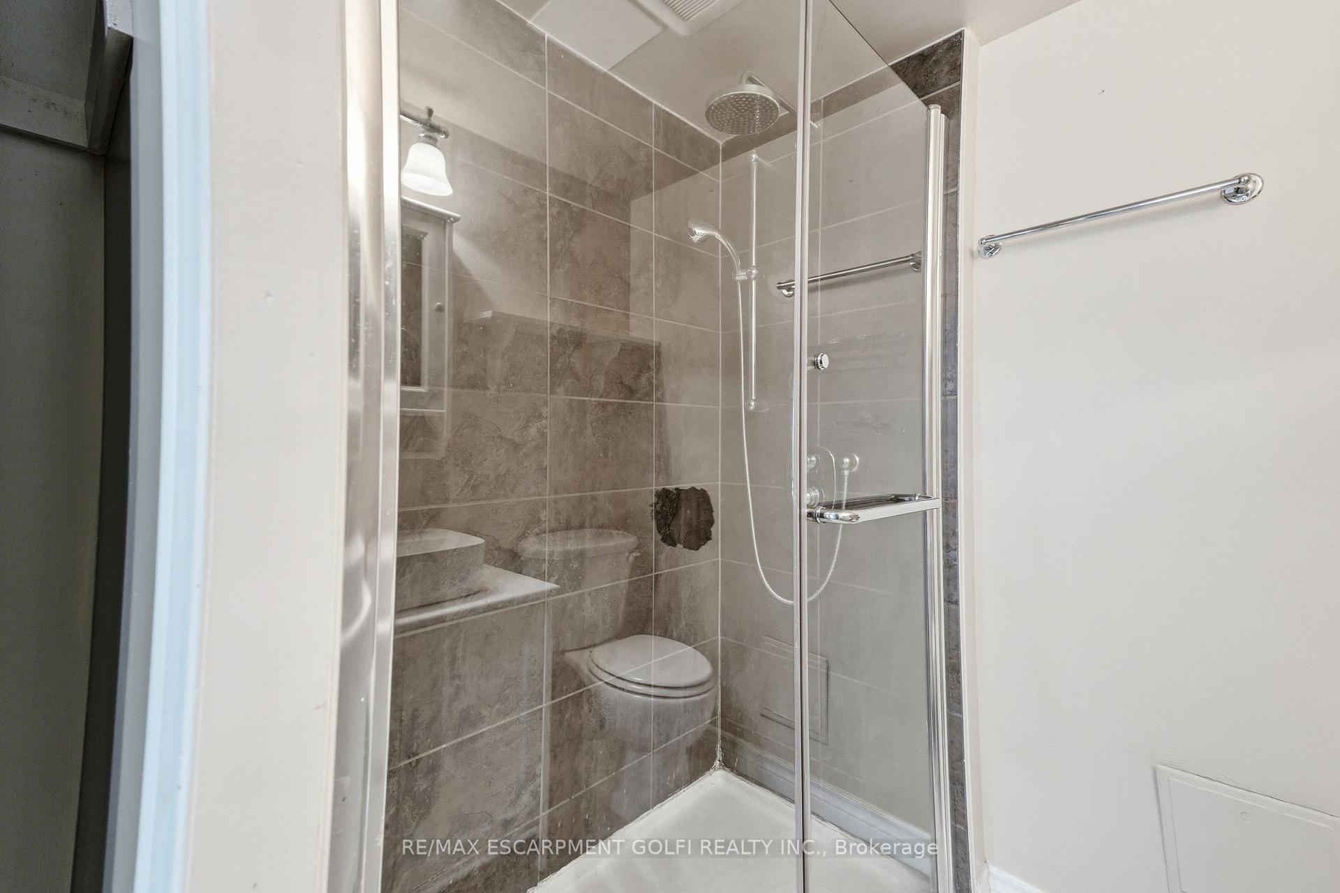 Photo 19 of Unit B3, 7 Gale Crescent, St. Catharines, Downtown — HOMEH