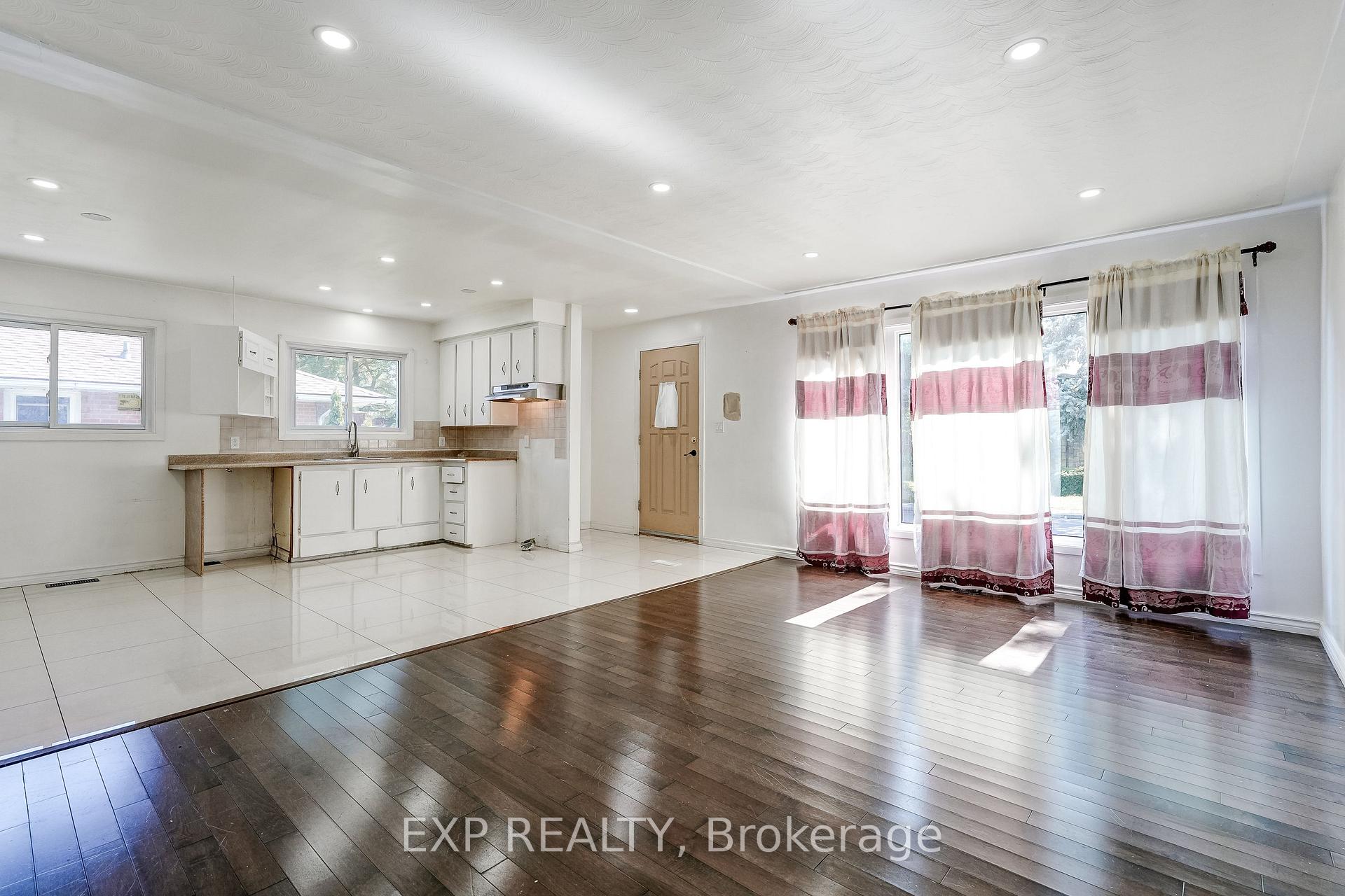 Photo 10 of 208 West 19th Street, Hamilton, Buchanan — HOMEH