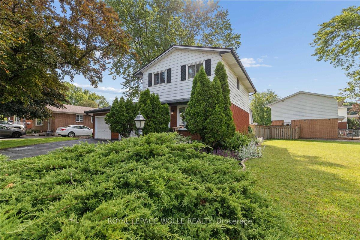Photo 3 of 45 Arrowhead Crescent, Kitchener, Pioneer Park — HOMEH
