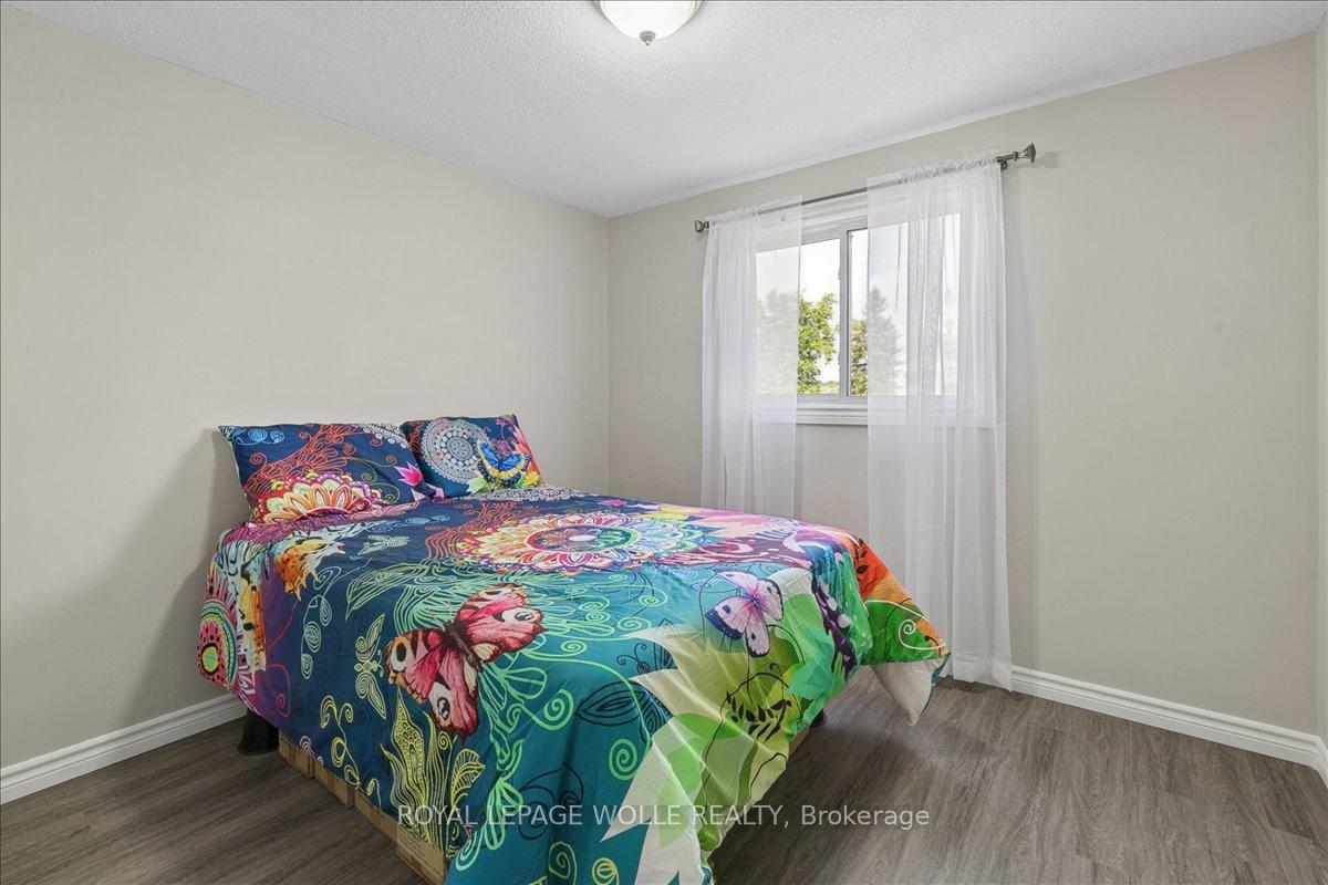 Photo 24 of 45 Arrowhead Crescent, Kitchener, Pioneer Park — HOMEH