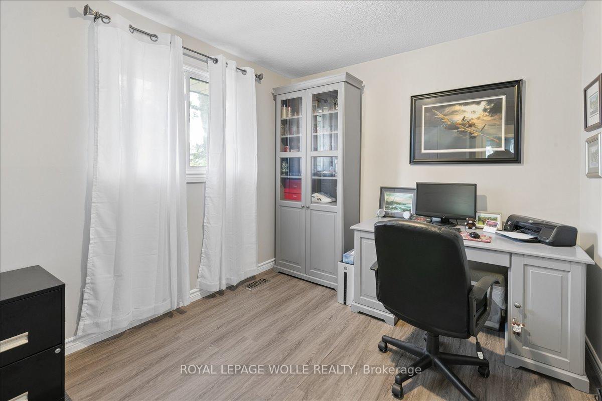 Photo 26 of 45 Arrowhead Crescent, Kitchener, Pioneer Park — HOMEH