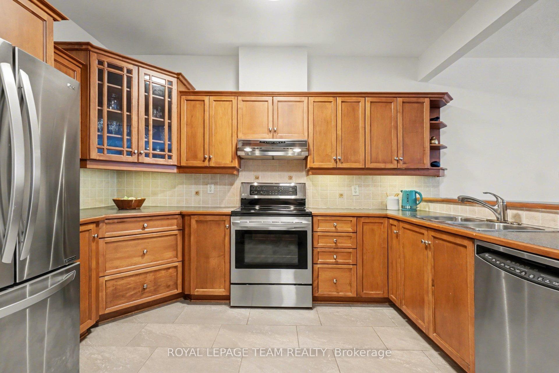 Photo 18 of 25 Sawchuk Terrace, Ottawa, Kanata - Kanata Lakes/Heritage Hills — HOMEH