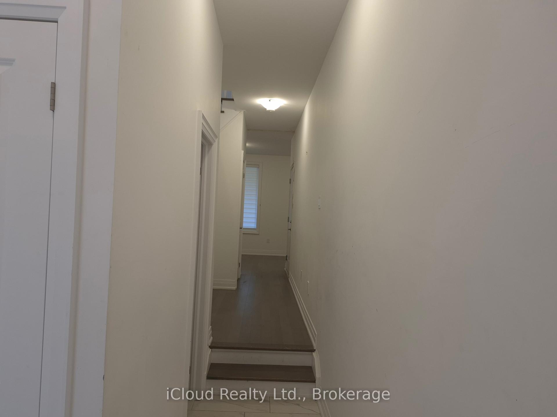 Photo 3 of 31 Globemaster Lane, Richmond Hill, Oak Ridges — HOMEH