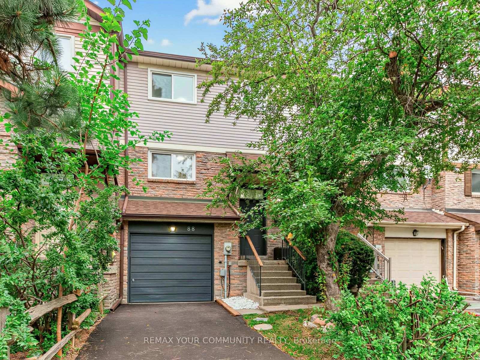 Photo 2 of 88 Dana Crescent, Vaughan, Crestwood-Springfarm-Yorkhill — HOMEH