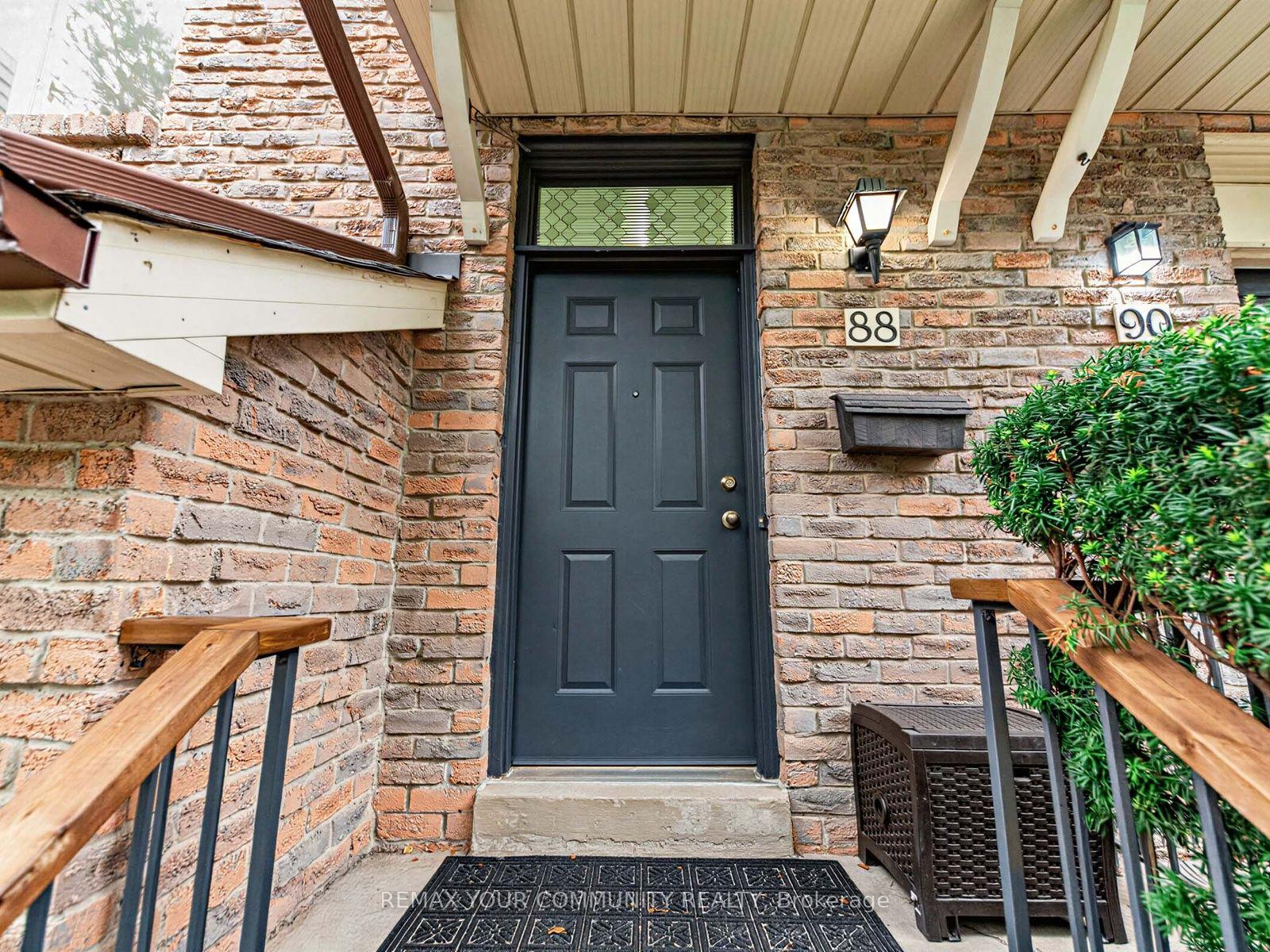 Photo 3 of 88 Dana Crescent, Vaughan, Crestwood-Springfarm-Yorkhill — HOMEH