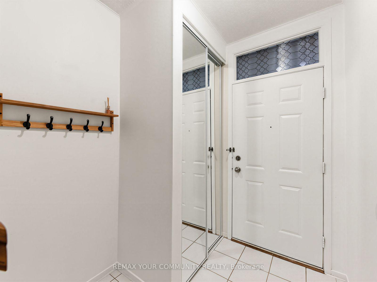Photo 4 of 88 Dana Crescent, Vaughan, Crestwood-Springfarm-Yorkhill — HOMEH
