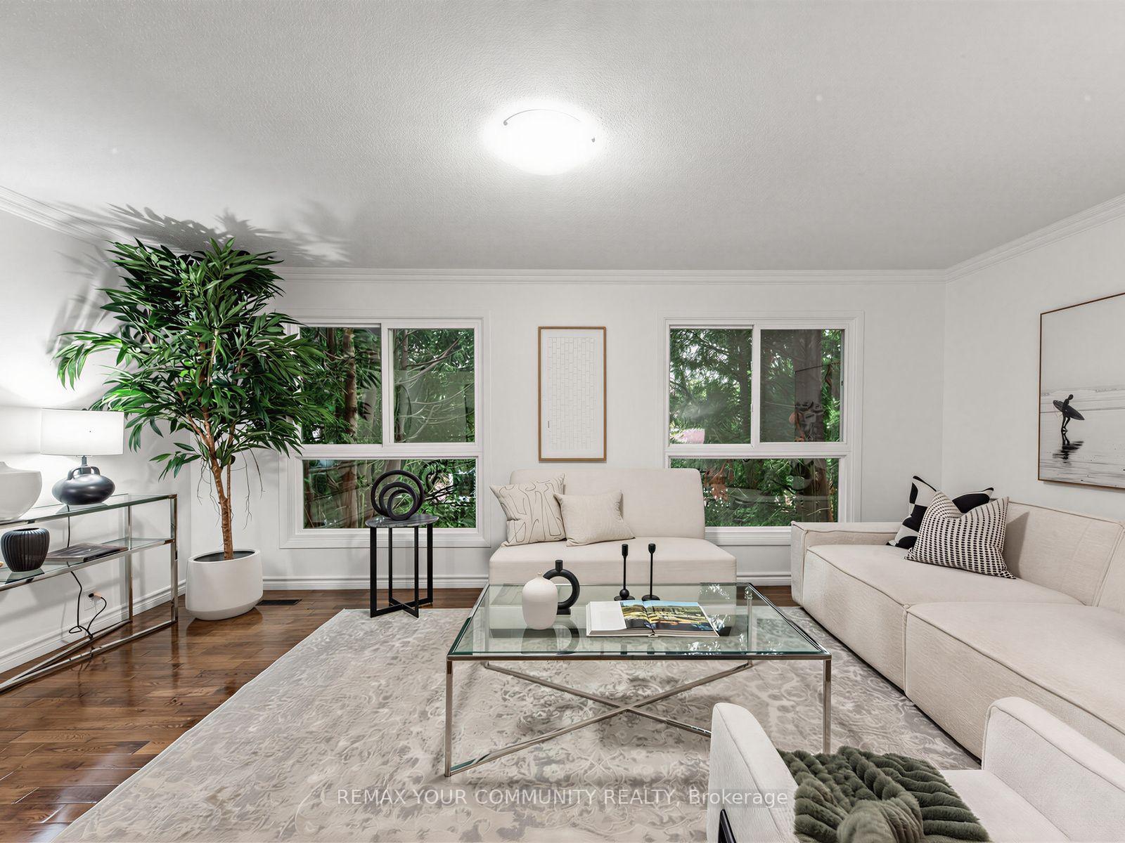 Photo 5 of 88 Dana Crescent, Vaughan, Crestwood-Springfarm-Yorkhill — HOMEH