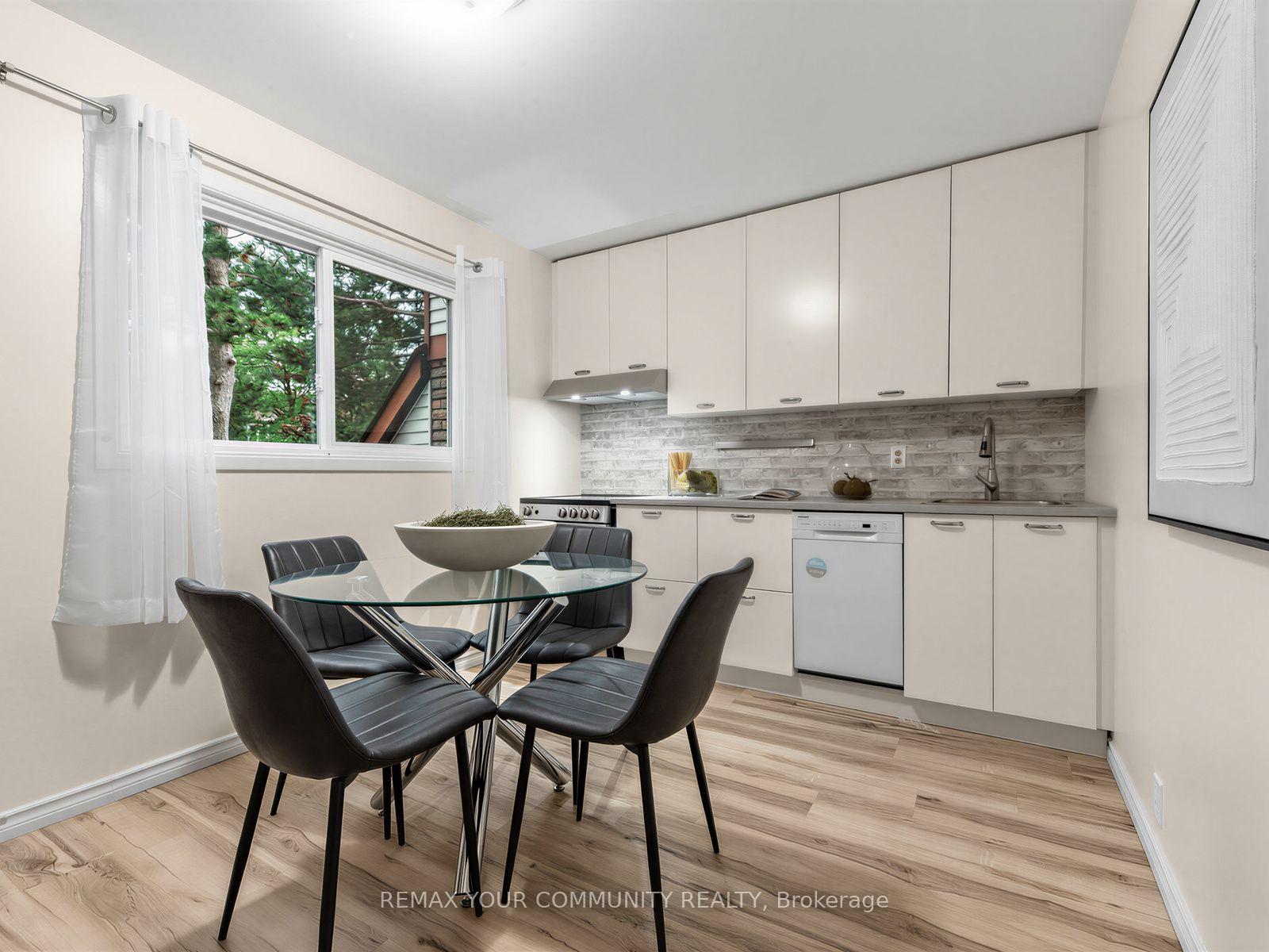 Photo 12 of 88 Dana Crescent, Vaughan, Crestwood-Springfarm-Yorkhill — HOMEH