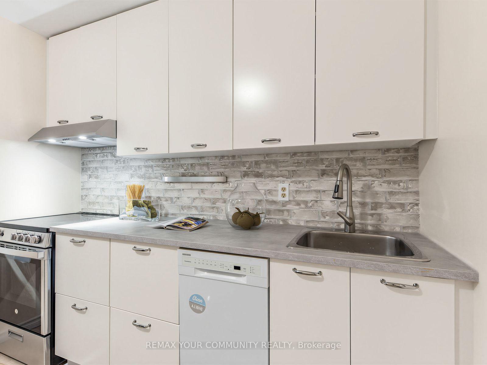 Photo 13 of 88 Dana Crescent, Vaughan, Crestwood-Springfarm-Yorkhill — HOMEH