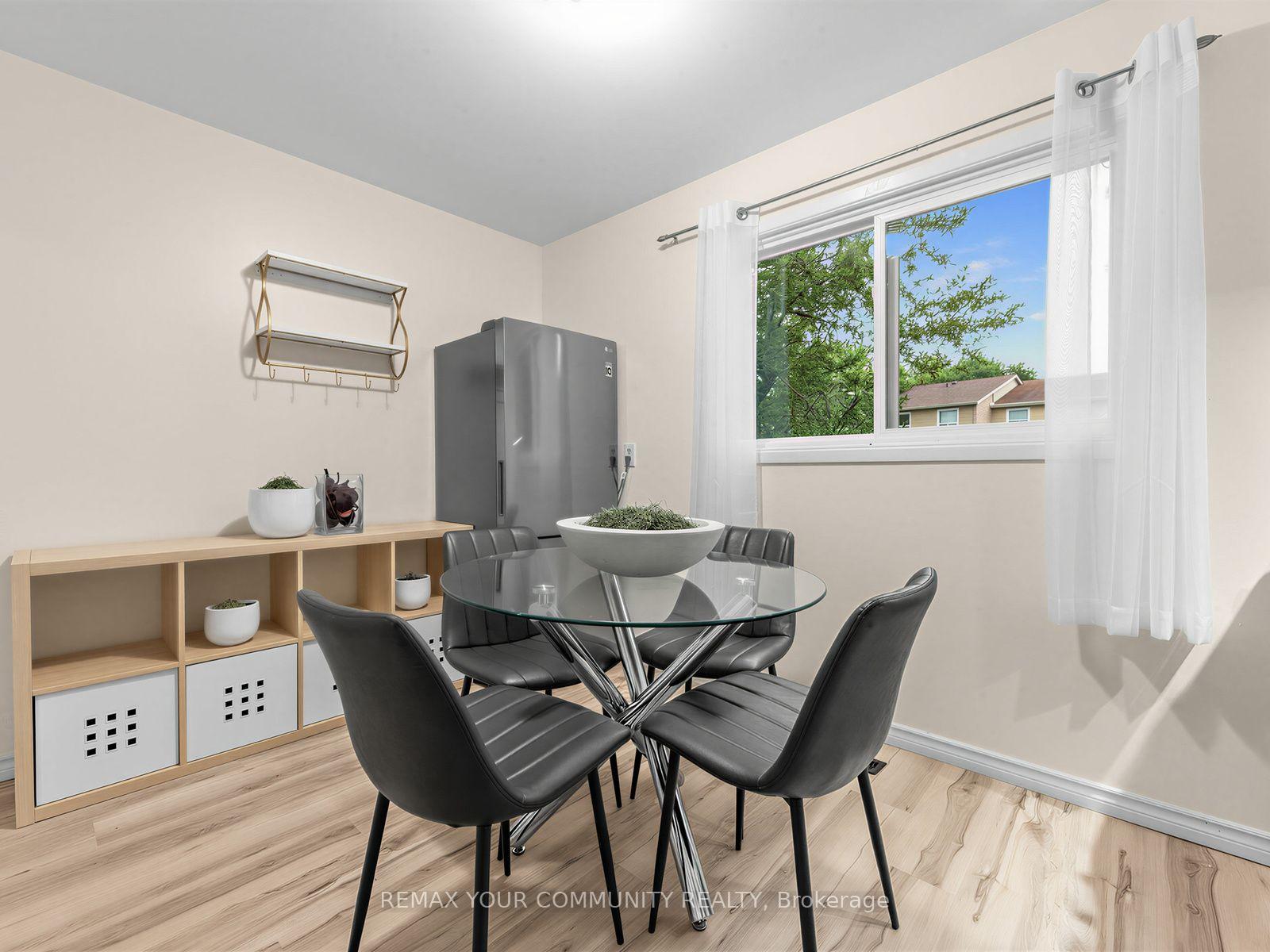 Photo 14 of 88 Dana Crescent, Vaughan, Crestwood-Springfarm-Yorkhill — HOMEH