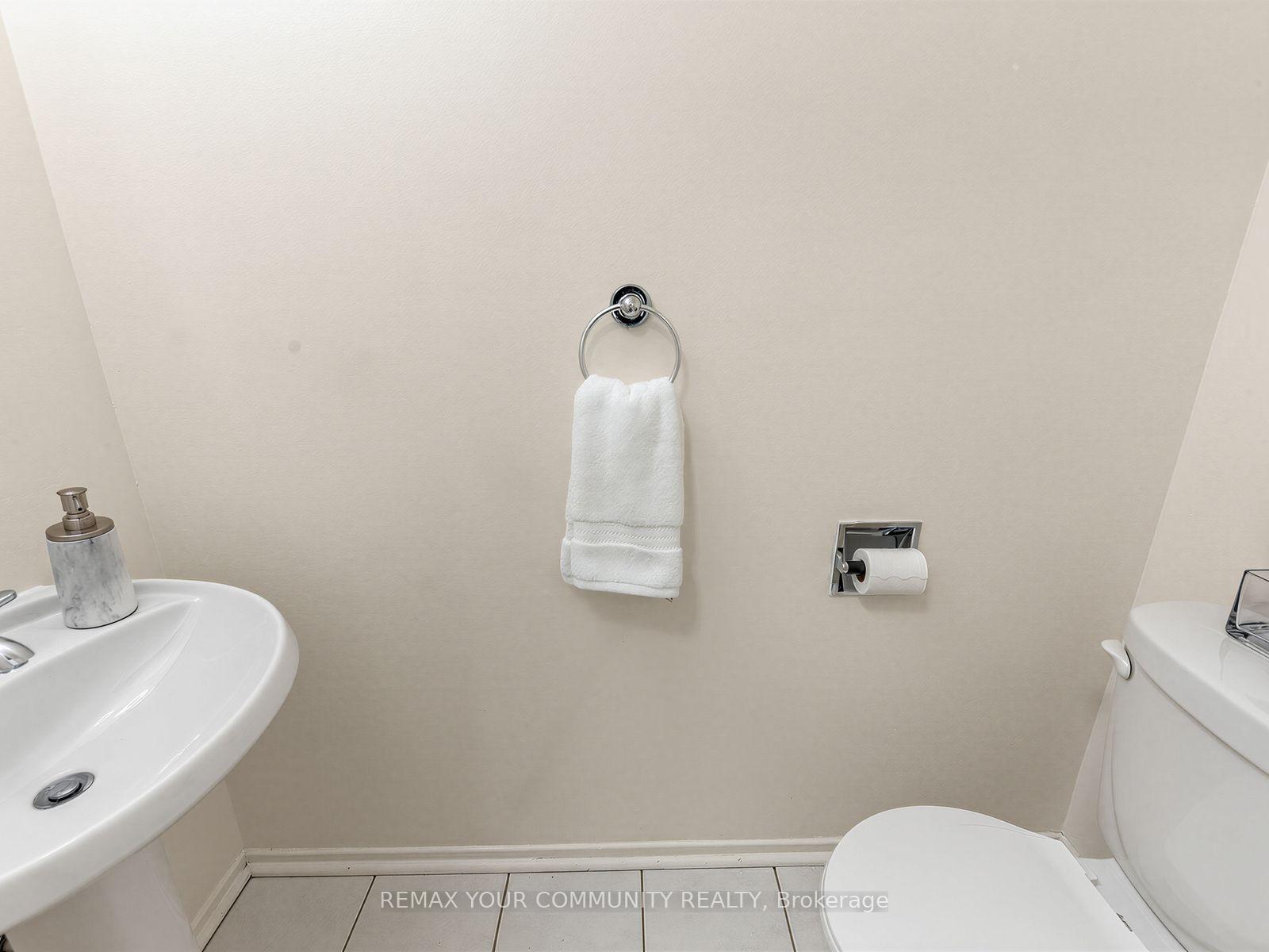 Photo 15 of 88 Dana Crescent, Vaughan, Crestwood-Springfarm-Yorkhill — HOMEH