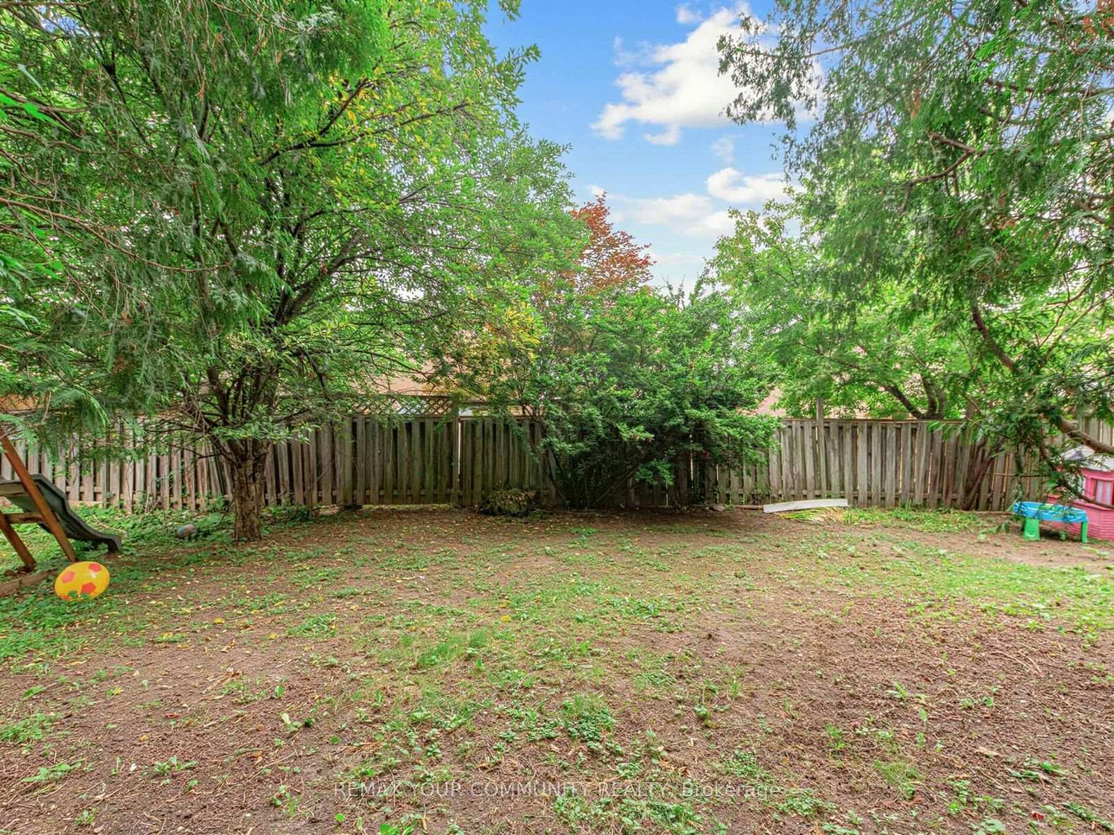 Photo 31 of 88 Dana Crescent, Vaughan, Crestwood-Springfarm-Yorkhill — HOMEH