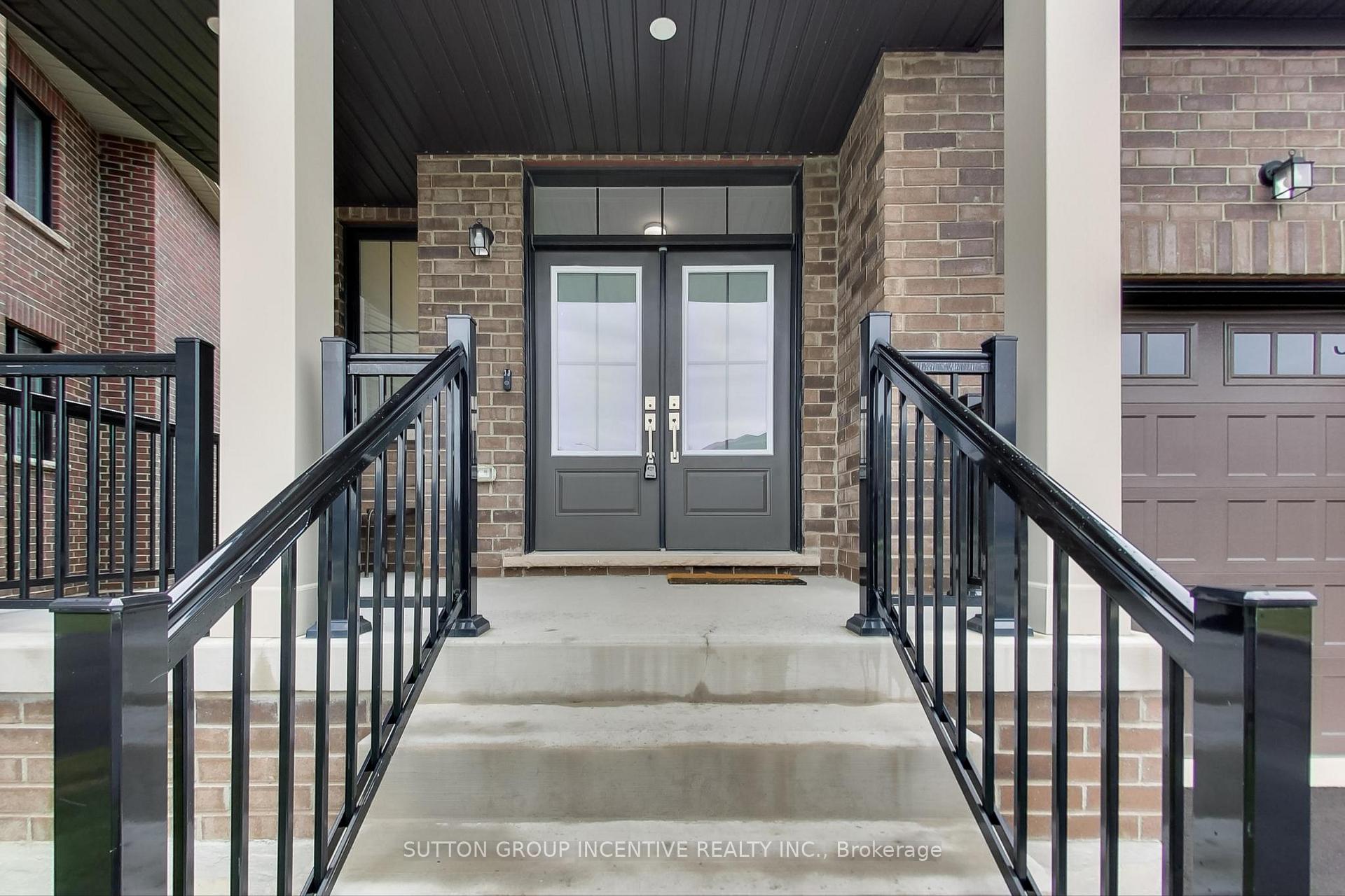 Photo 2 of 13 Abbey Crescent, Barrie, Rural Barrie Southeast — HOMEH