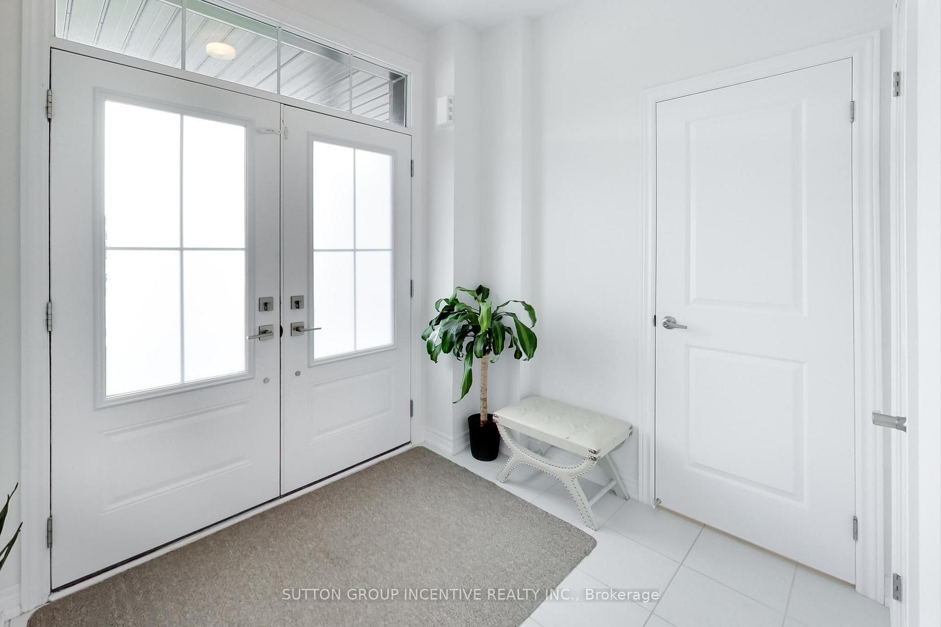 Photo 3 of 13 Abbey Crescent, Barrie, Rural Barrie Southeast — HOMEH