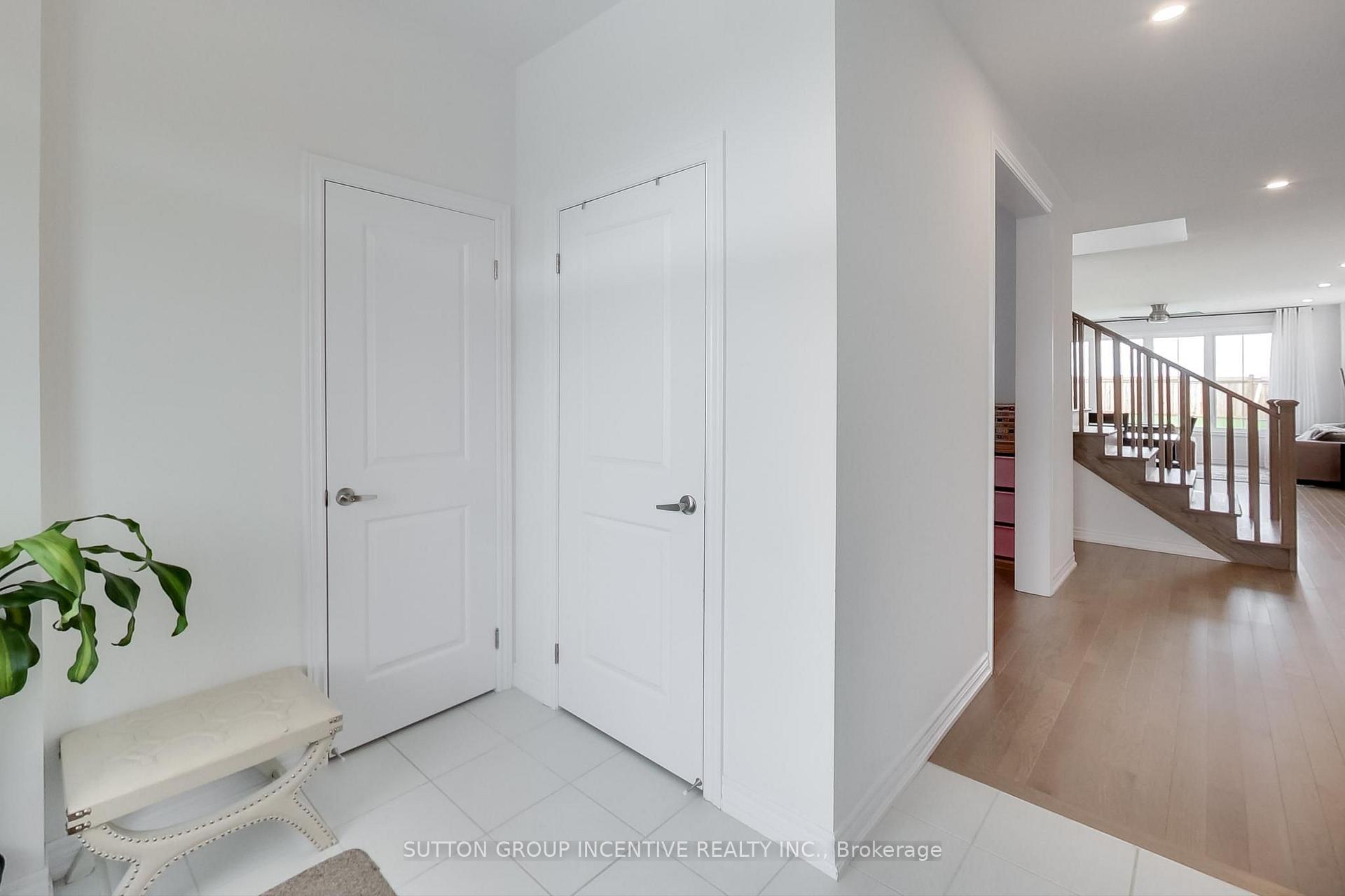 Photo 4 of 13 Abbey Crescent, Barrie, Rural Barrie Southeast — HOMEH