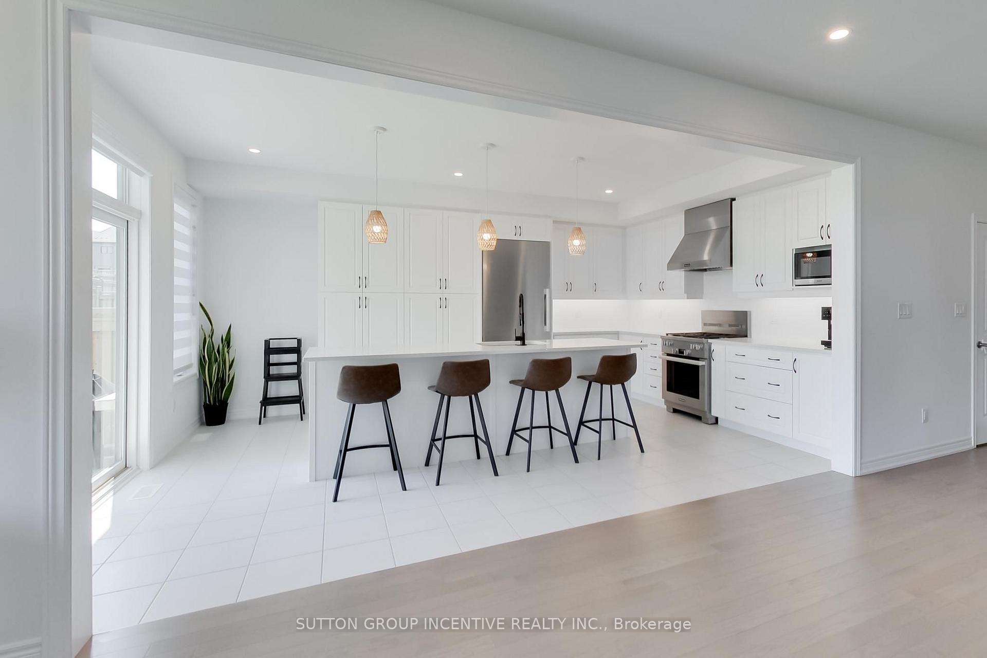 Photo 5 of 13 Abbey Crescent, Barrie, Rural Barrie Southeast — HOMEH