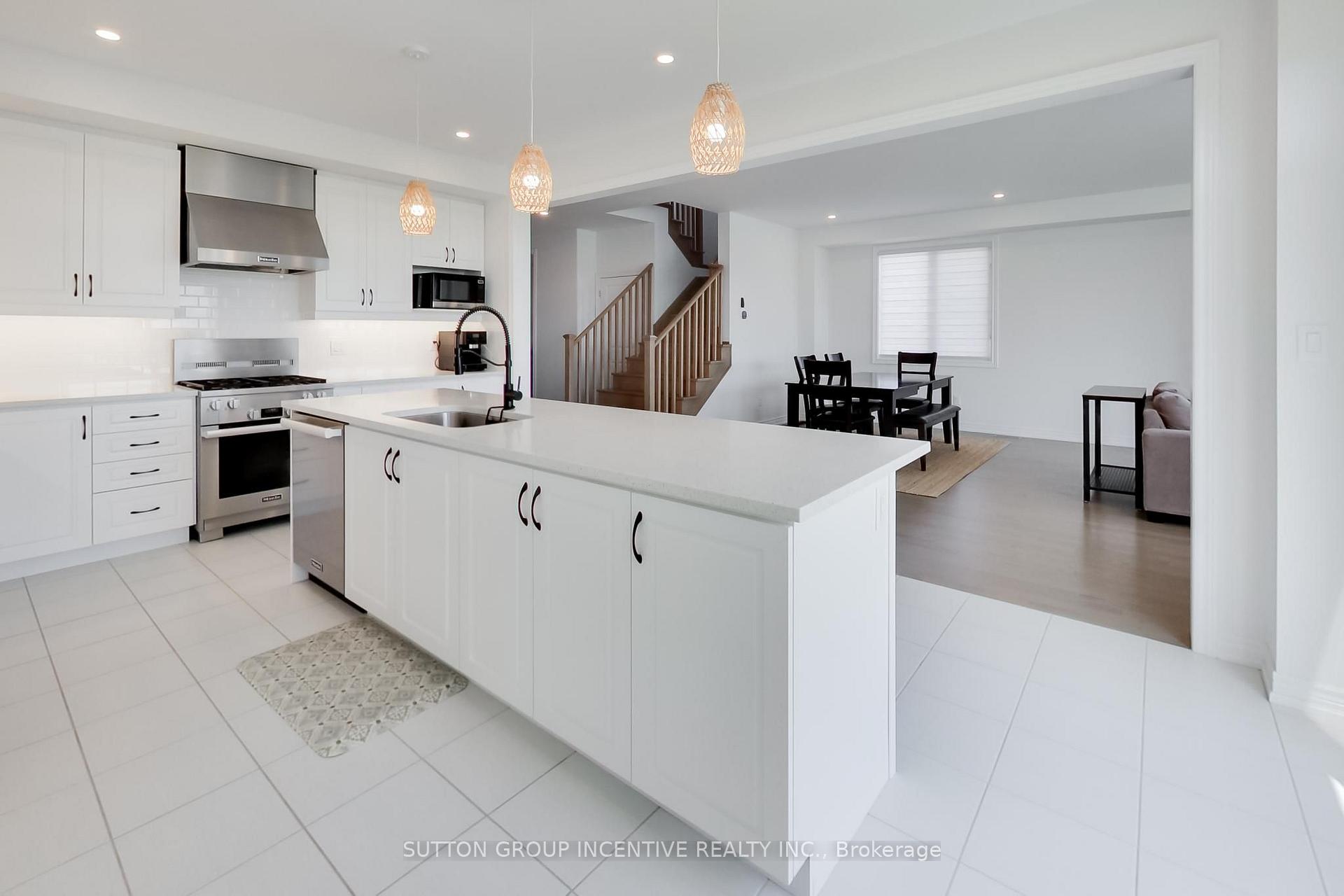 Photo 6 of 13 Abbey Crescent, Barrie, Rural Barrie Southeast — HOMEH