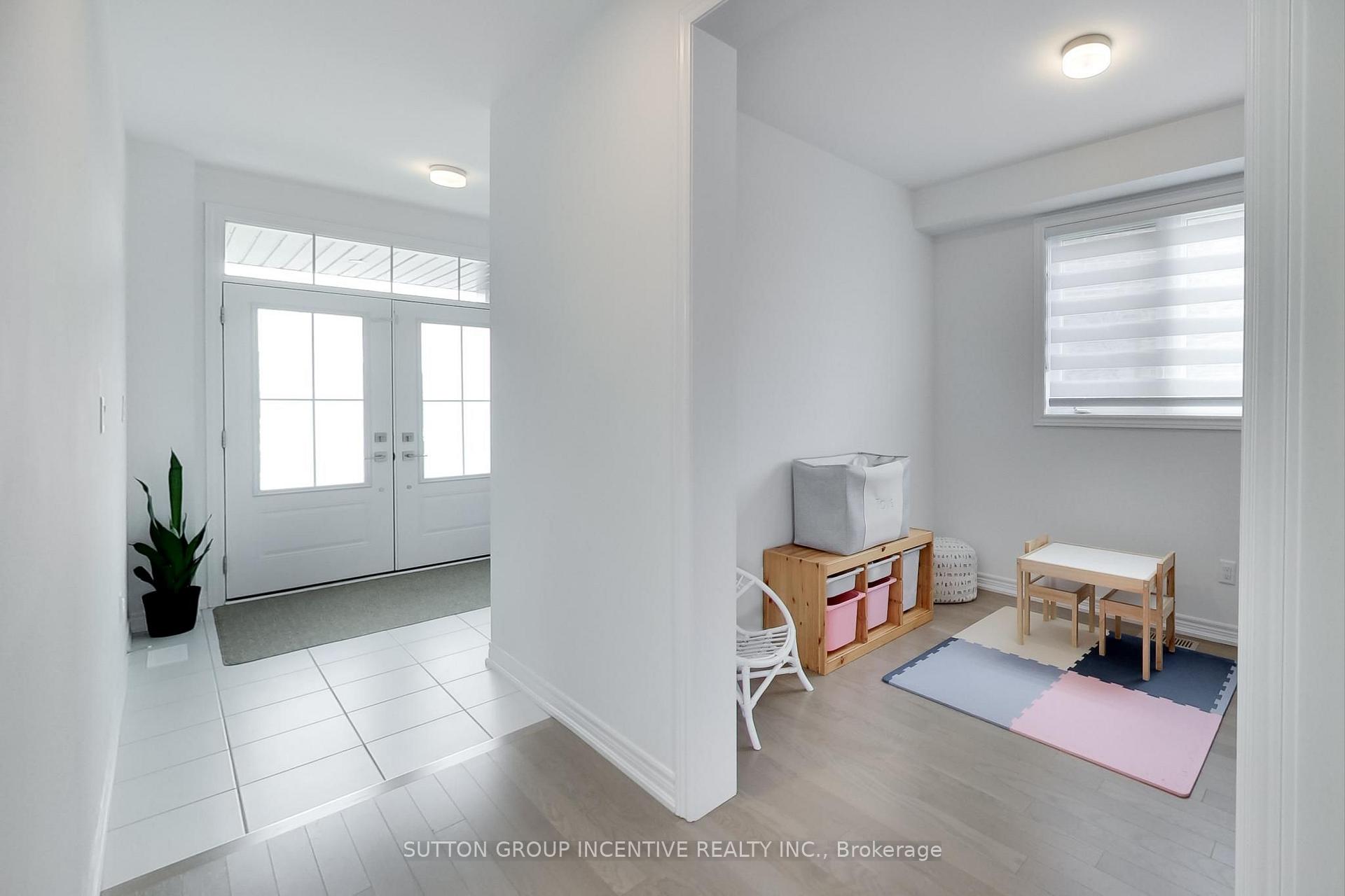 Photo 11 of 13 Abbey Crescent, Barrie, Rural Barrie Southeast — HOMEH
