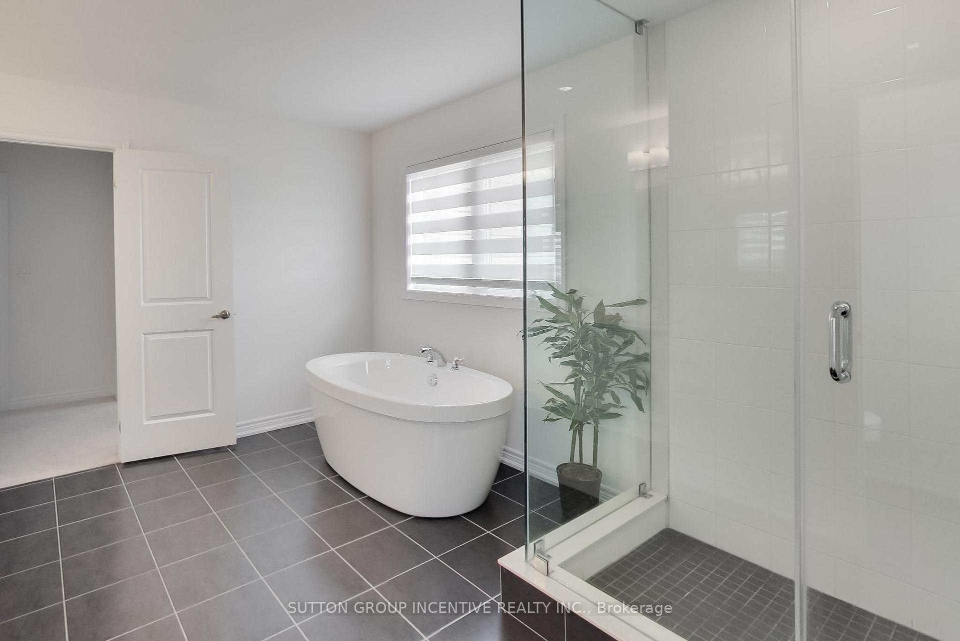 Photo 18 of 13 Abbey Crescent, Barrie, Rural Barrie Southeast — HOMEH