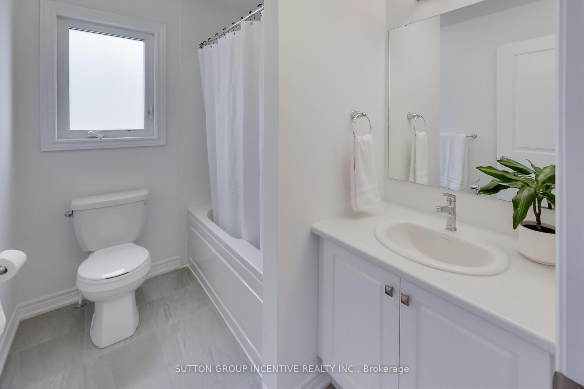 Photo 23 of 13 Abbey Crescent, Barrie, Rural Barrie Southeast — HOMEH