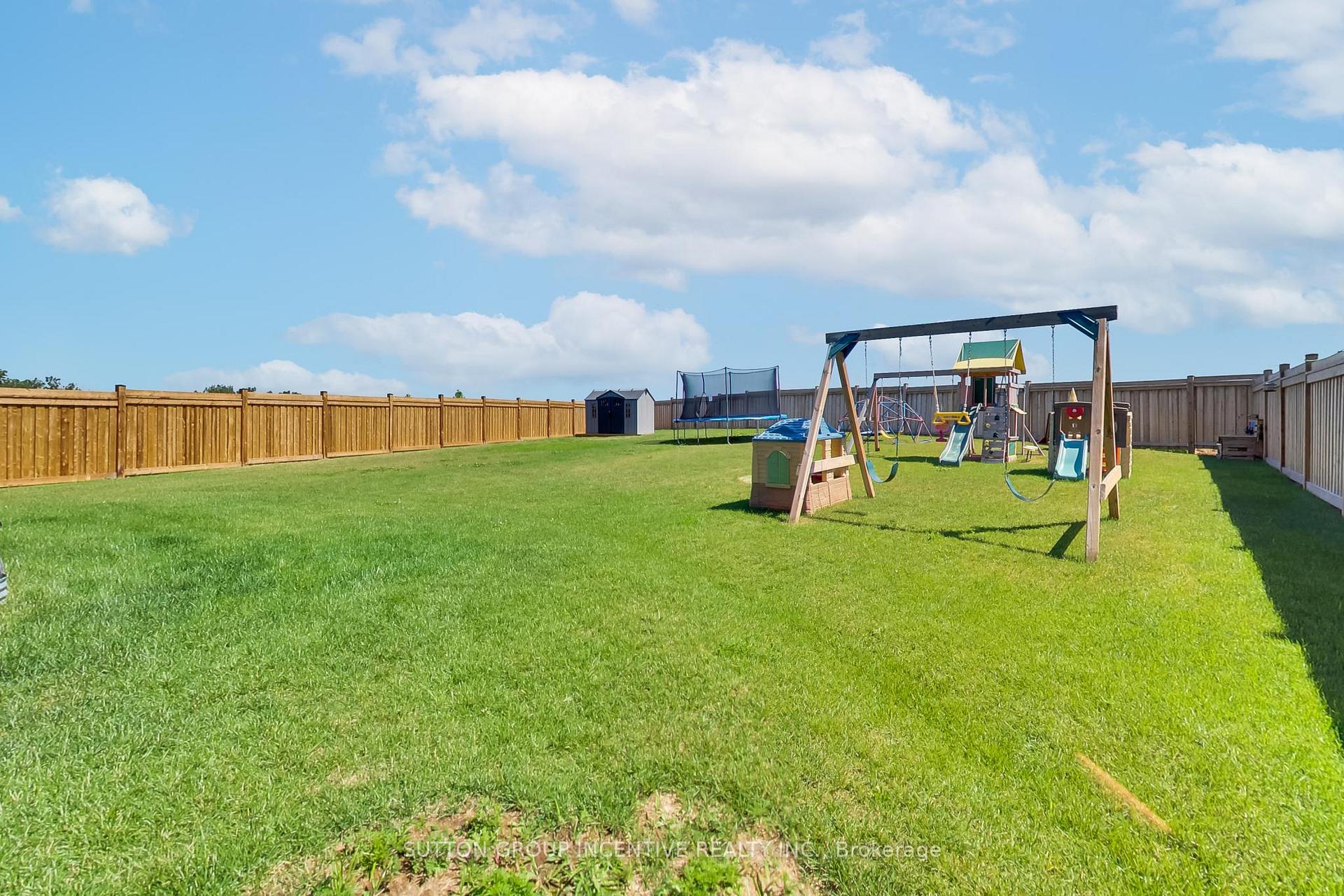 Photo 33 of 13 Abbey Crescent, Barrie, Rural Barrie Southeast — HOMEH