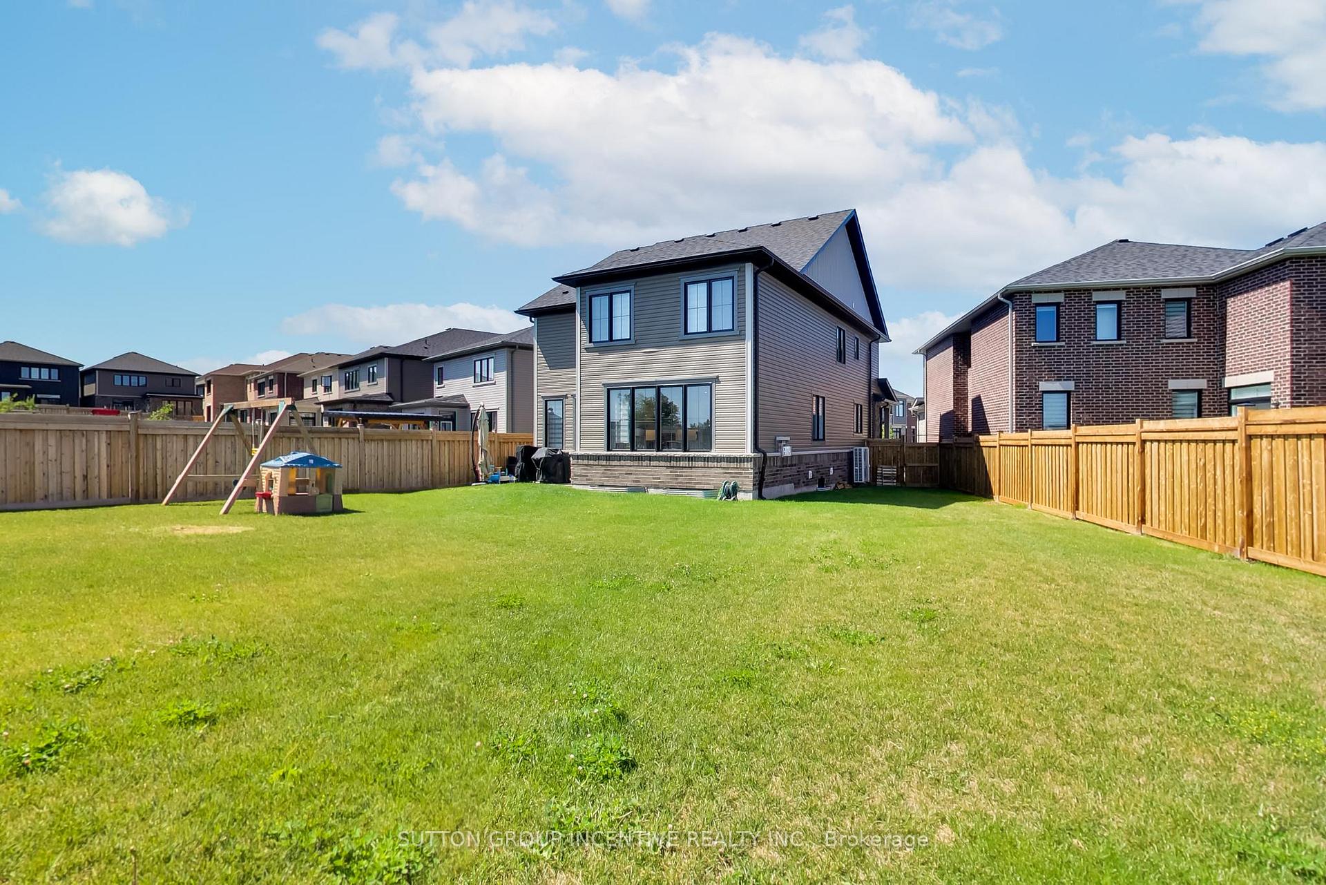 Photo 34 of 13 Abbey Crescent, Barrie, Rural Barrie Southeast — HOMEH