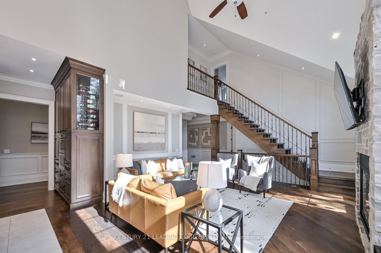 Photo 7 of 16 Sir Isaac Gate, Markham, Markham Village — HOMEH