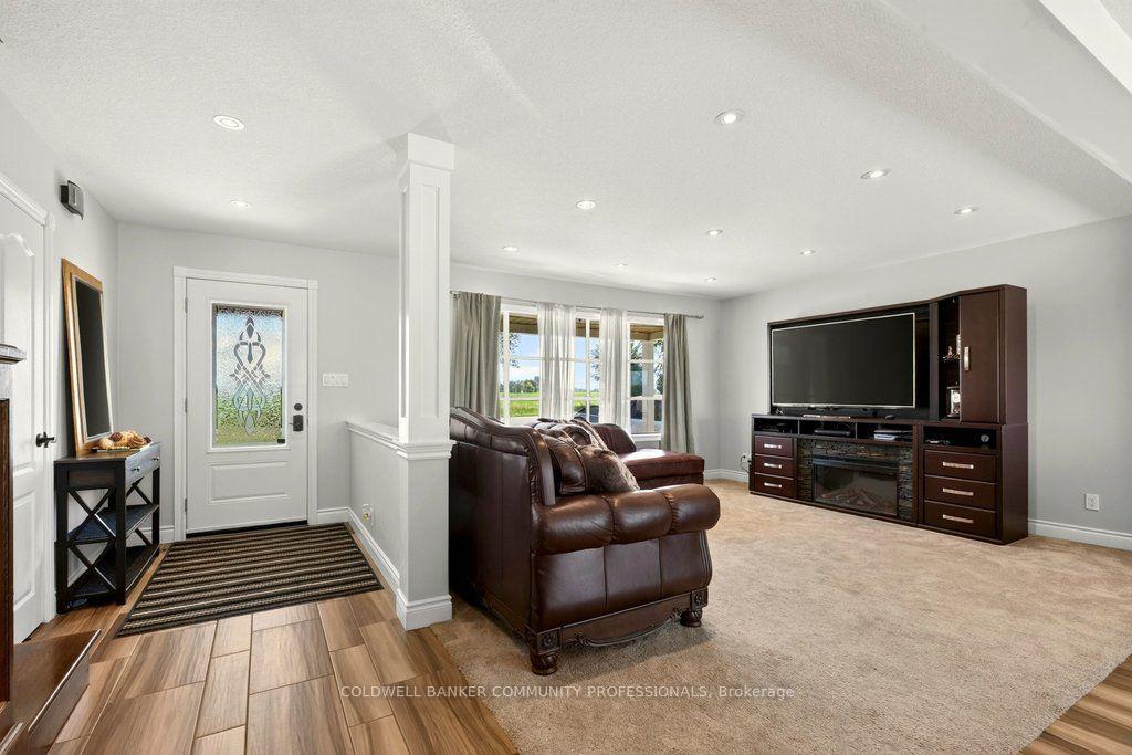 Photo 6 of 6773 Smithville Road, Grimsby, Grimsby Escarpment — HOMEH