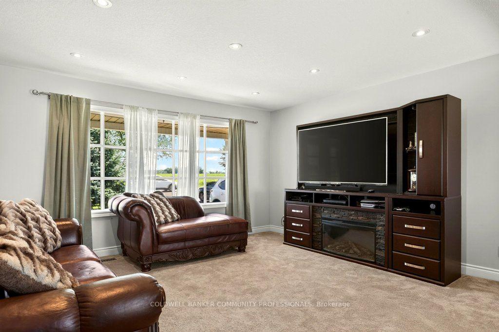 Photo 9 of 6773 Smithville Road, Grimsby, Grimsby Escarpment — HOMEH
