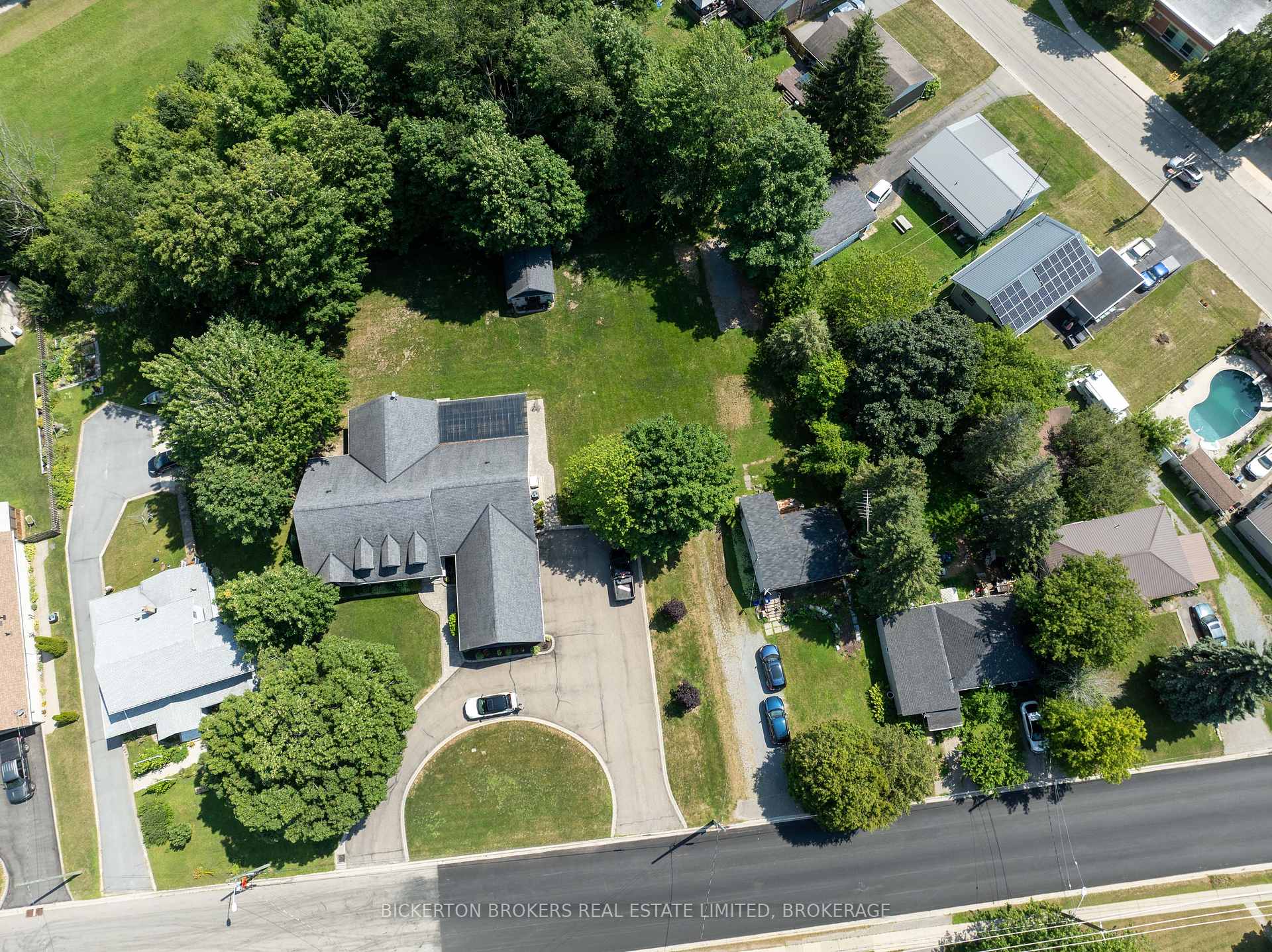 Photo 3 of 449 Charles Street N, Gananoque, Gananoque — HOMEH