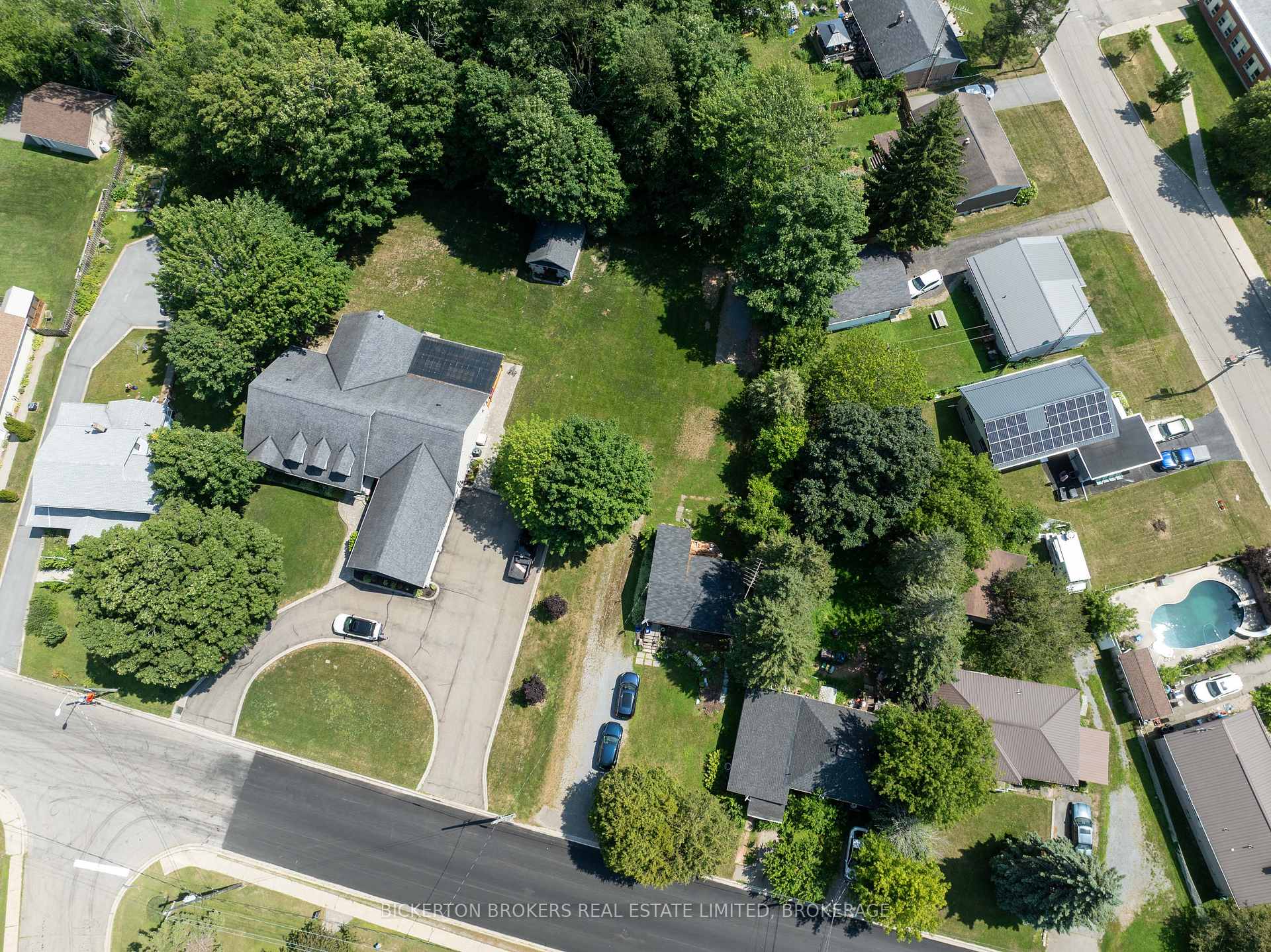 Photo 4 of 449 Charles Street N, Gananoque, Gananoque — HOMEH