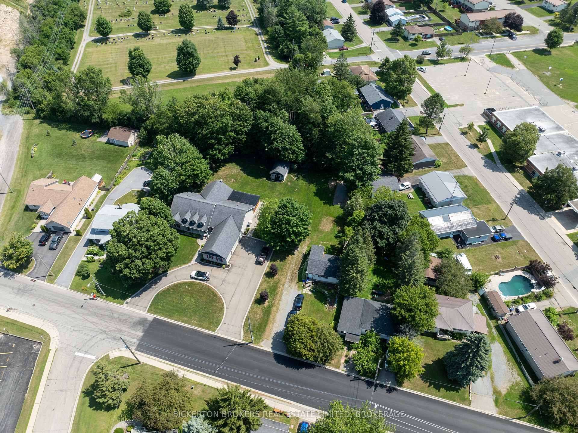 Photo 5 of 449 Charles Street N, Gananoque, Gananoque — HOMEH