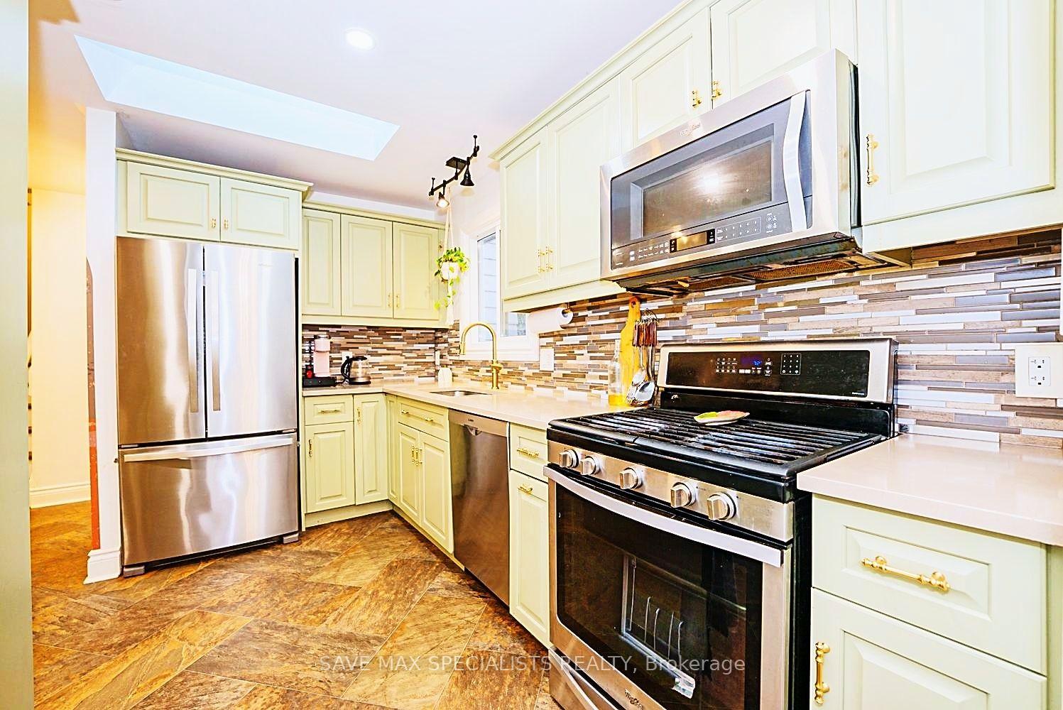 Photo 13 of 26 Fairington Crescent, St. Catharines, Lakeshore — HOMEH