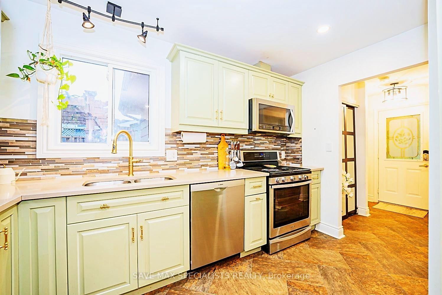 Photo 14 of 26 Fairington Crescent, St. Catharines, Lakeshore — HOMEH